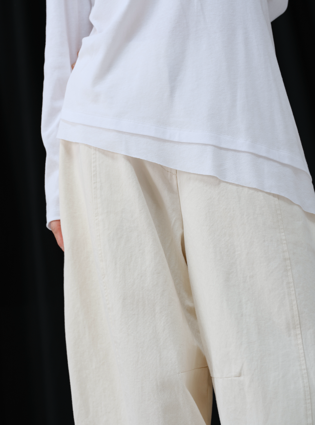 ルーズシルエットサーベルパンツ