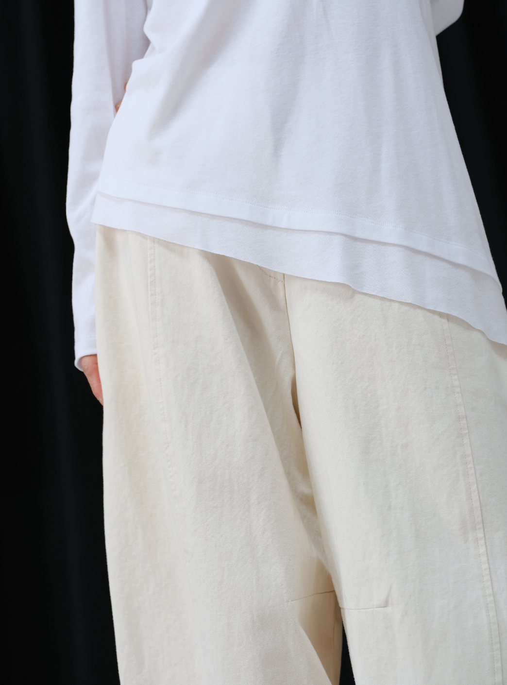 ルーズシルエットサーベルパンツ