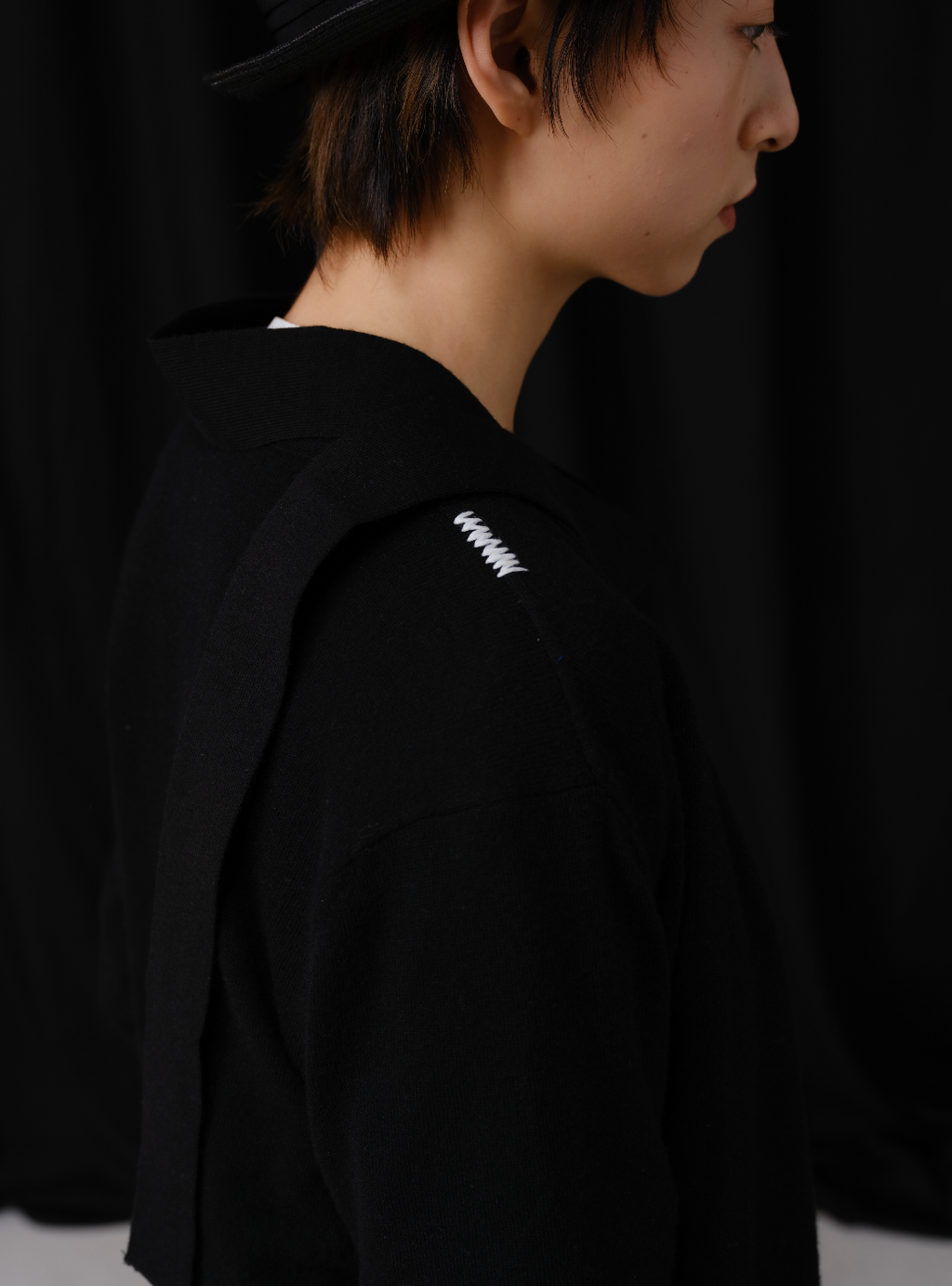 Vネックニットカーディガン