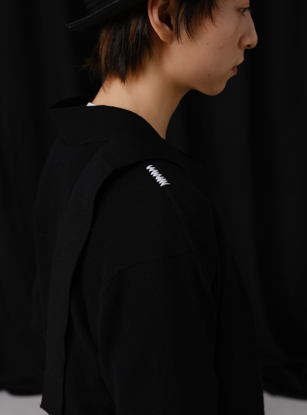 Vネックニットカーディガン