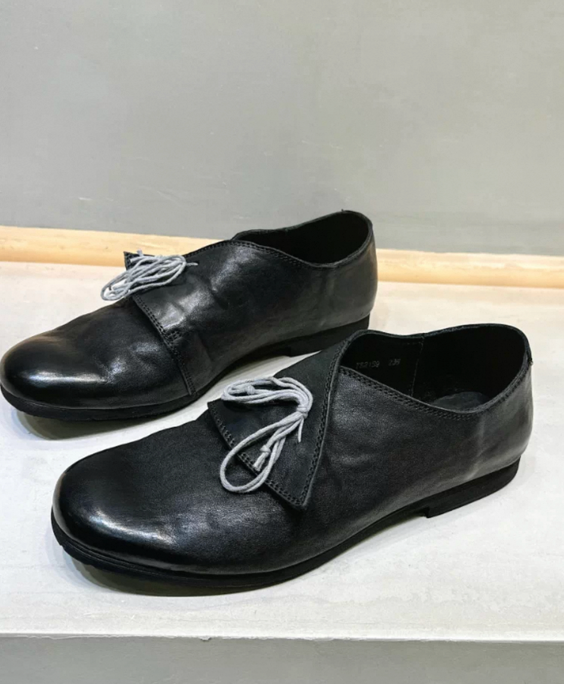 フラットシューズ