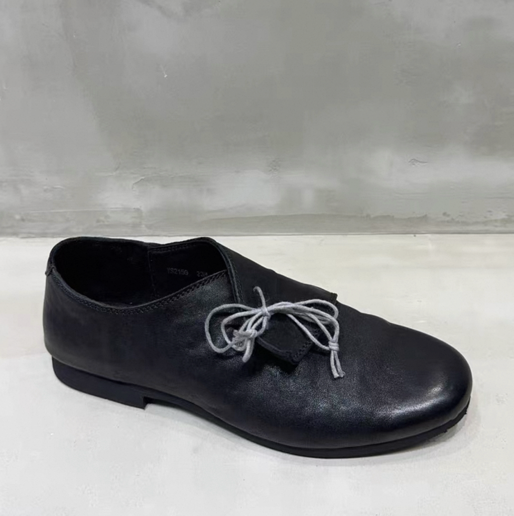 フラットシューズ