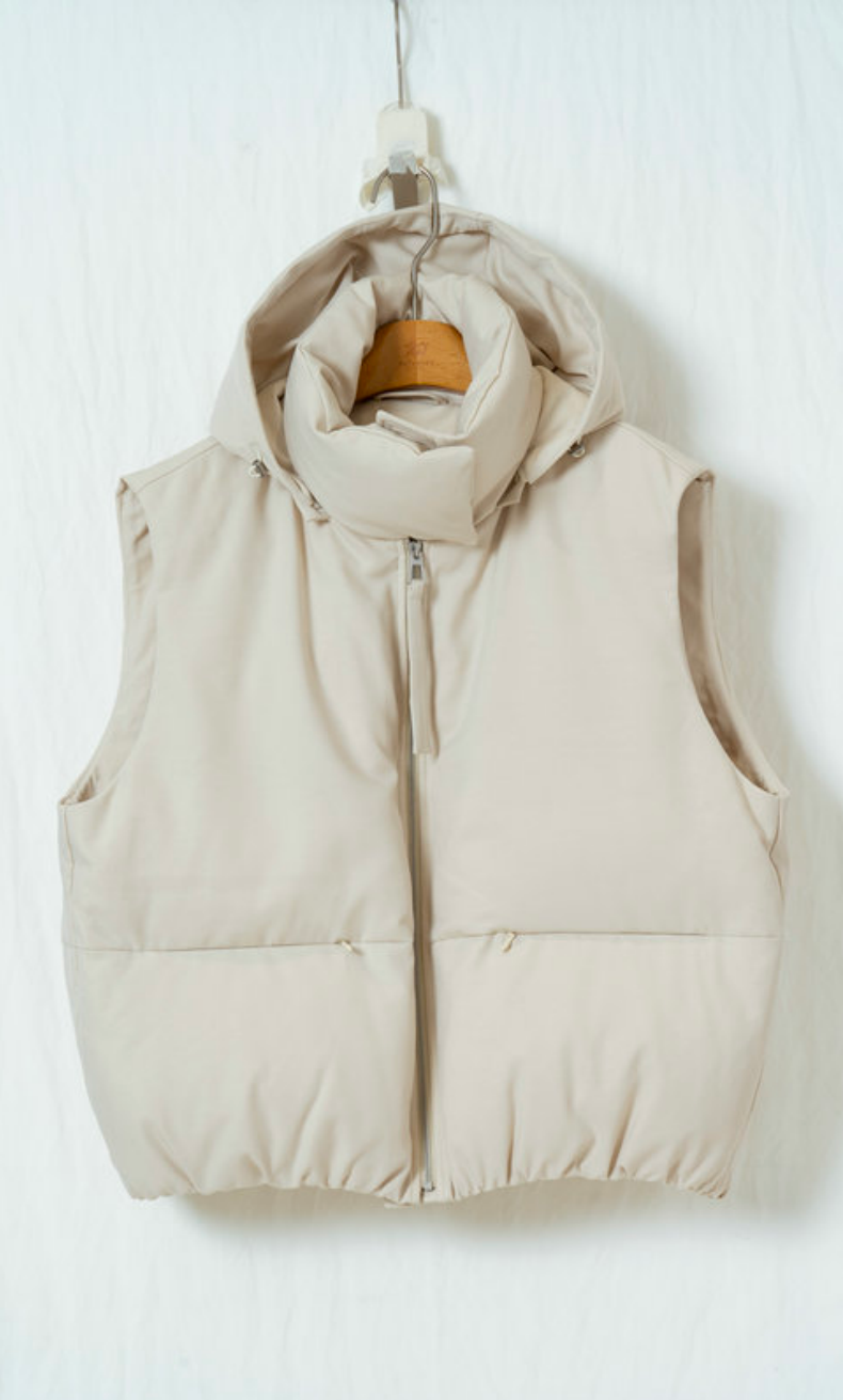 カジュアルフードダウンベスト