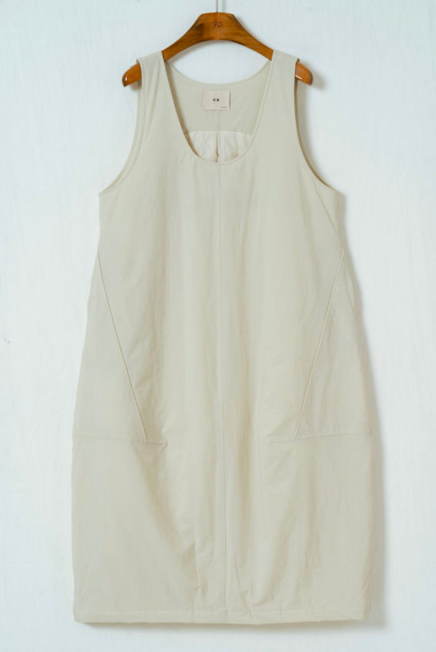 ノースリーブコクーンワンピース