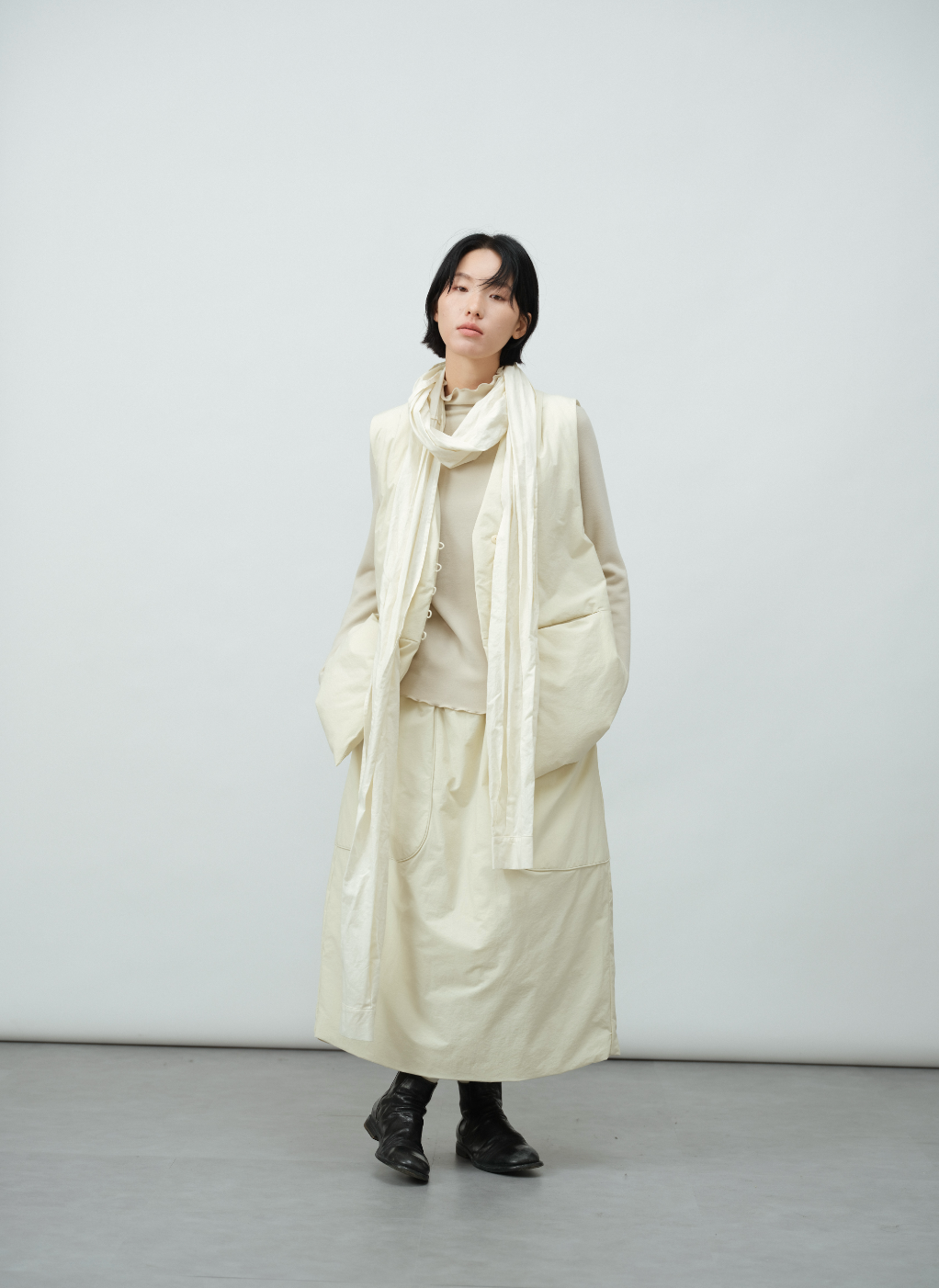 Vネックダウンベスト