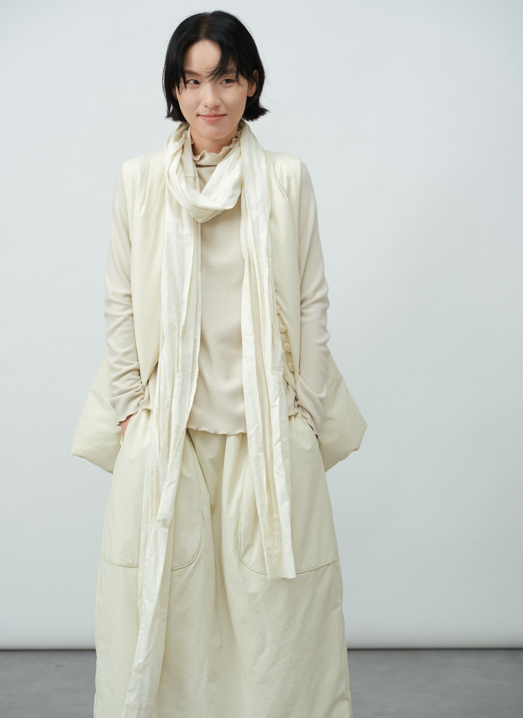 Vネックダウンベスト