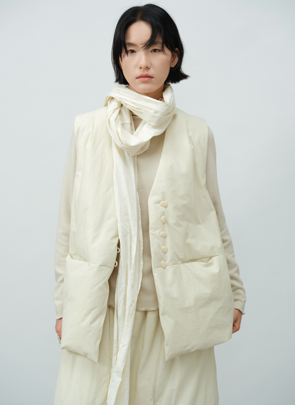 Vネックダウンベスト