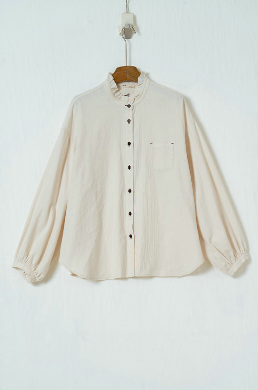 フリルカラーブラウス