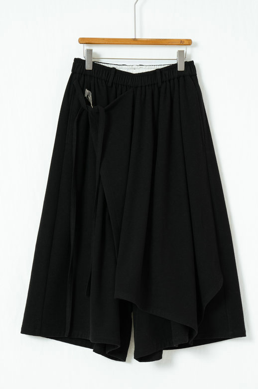 立体裁断スカンツ