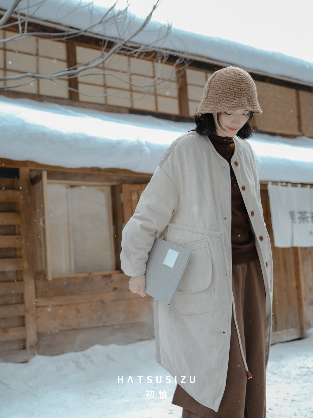 フード付きニットトップス