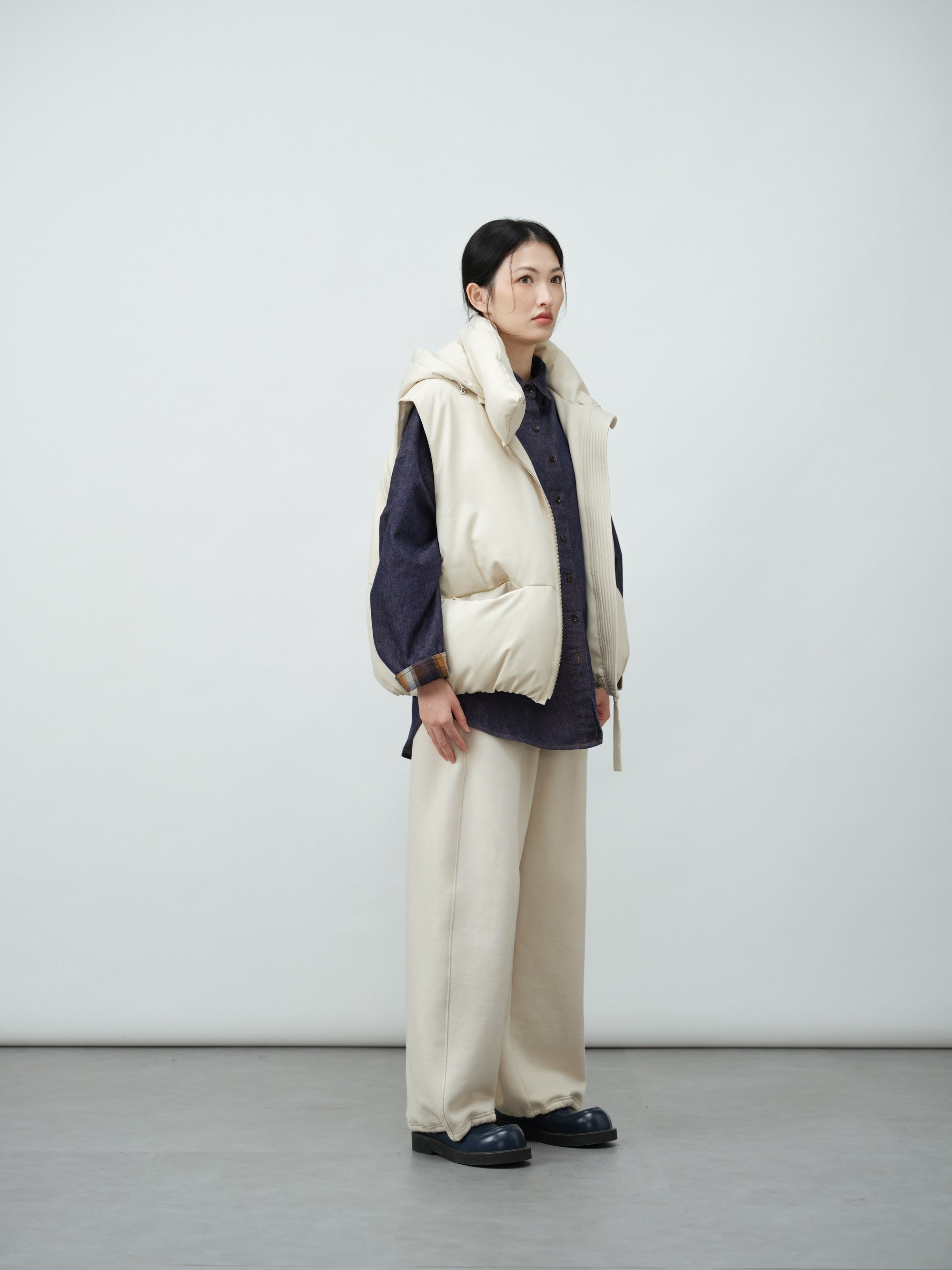 カジュアルフードダウンベスト