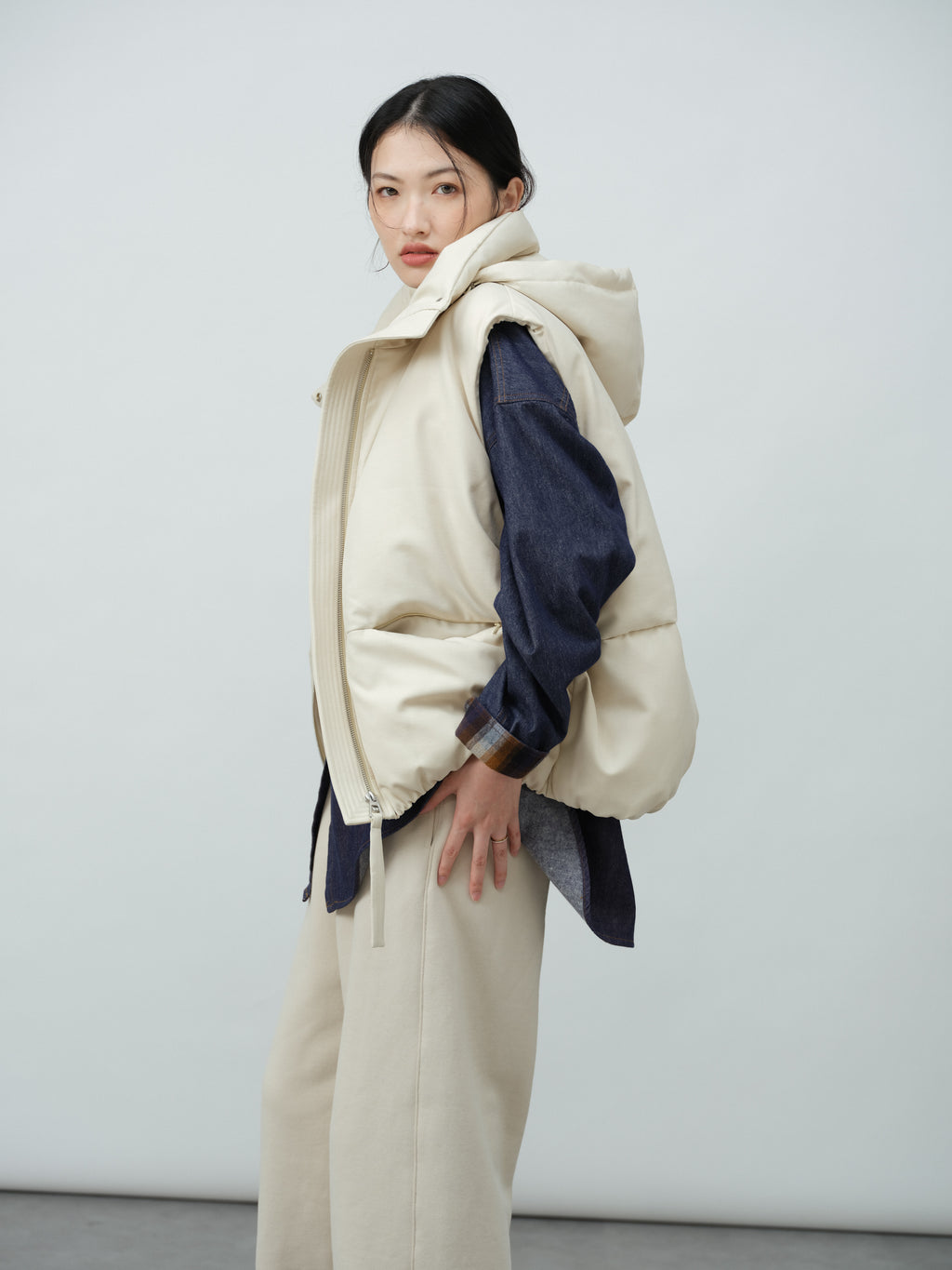 カジュアルフードダウンベスト