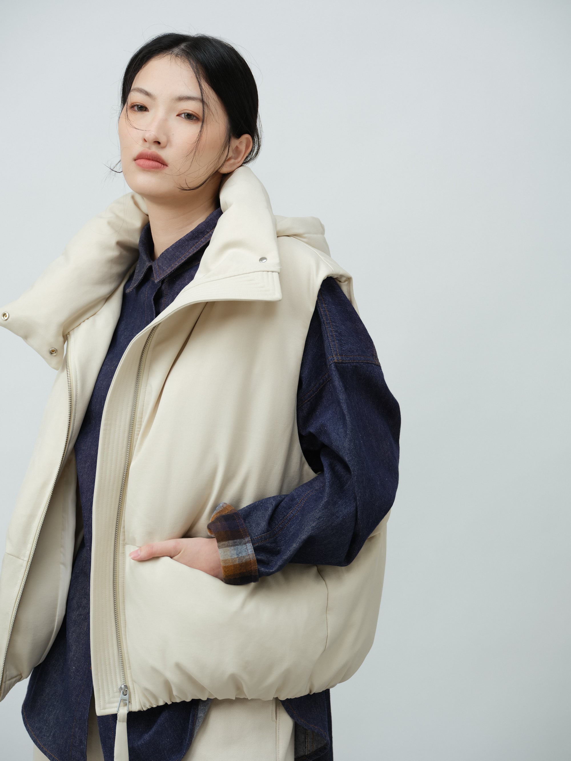 カジュアルフードダウンベスト