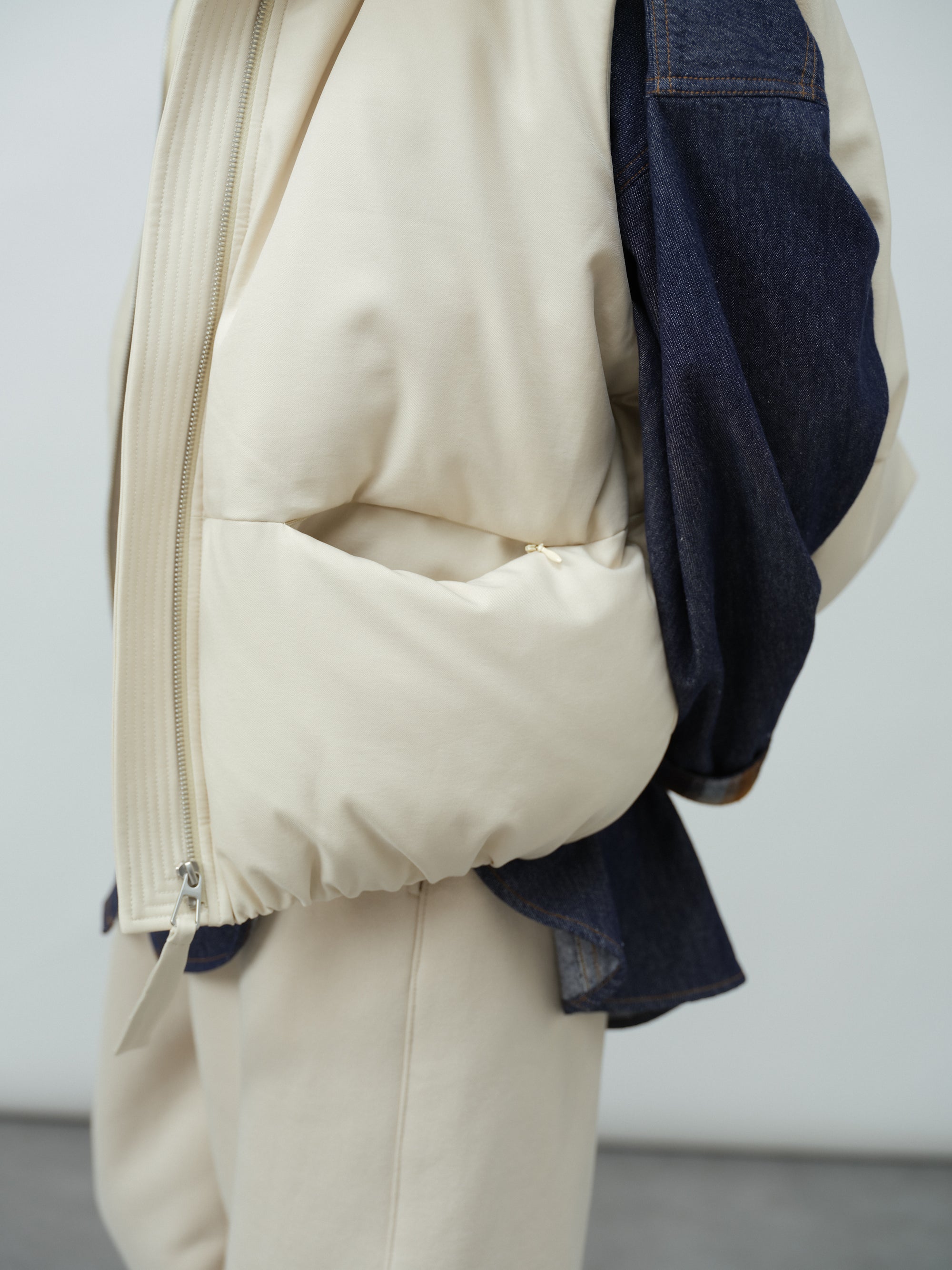 カジュアルフードダウンベスト