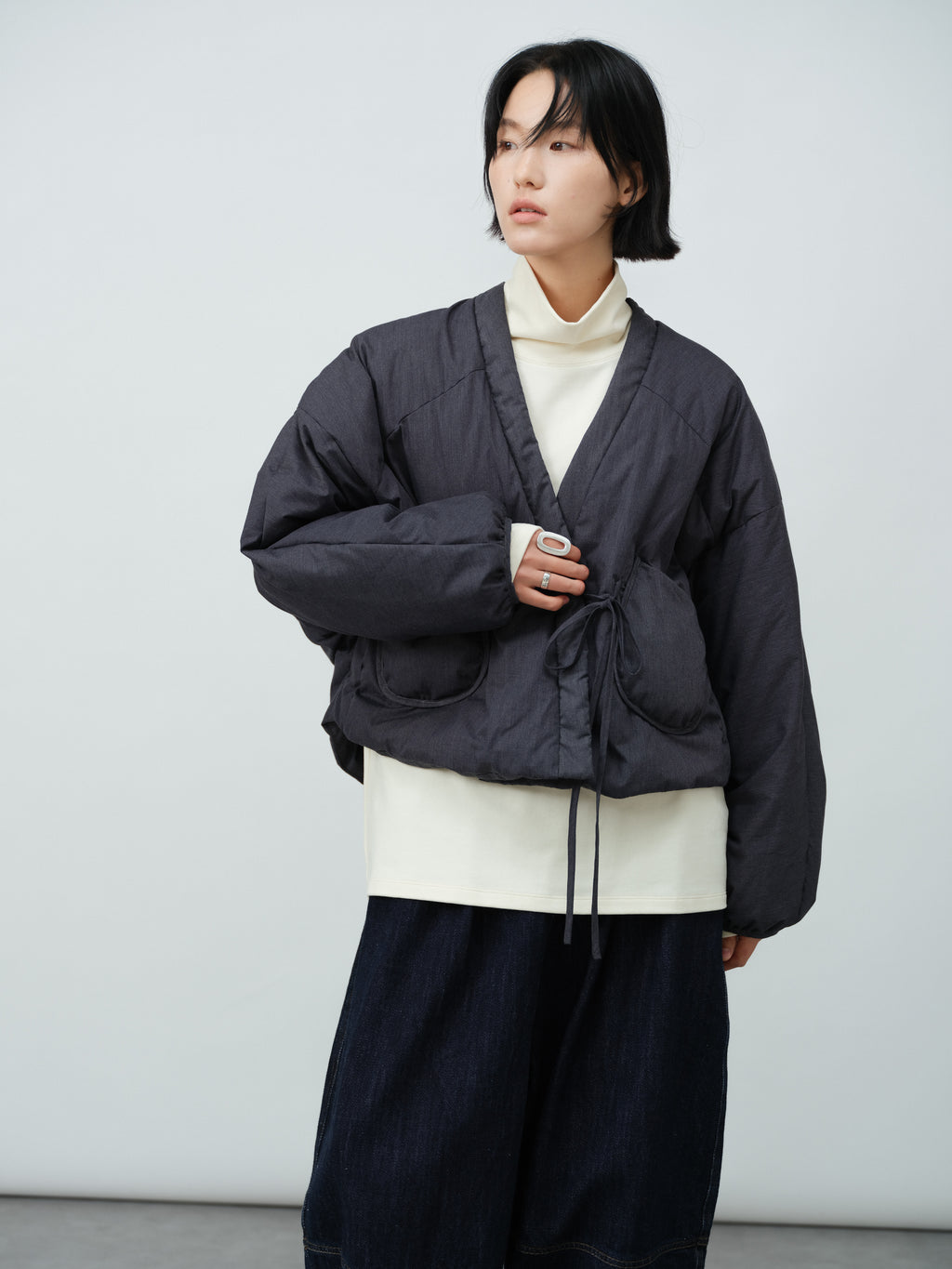 Vネックショート中綿ジャケット