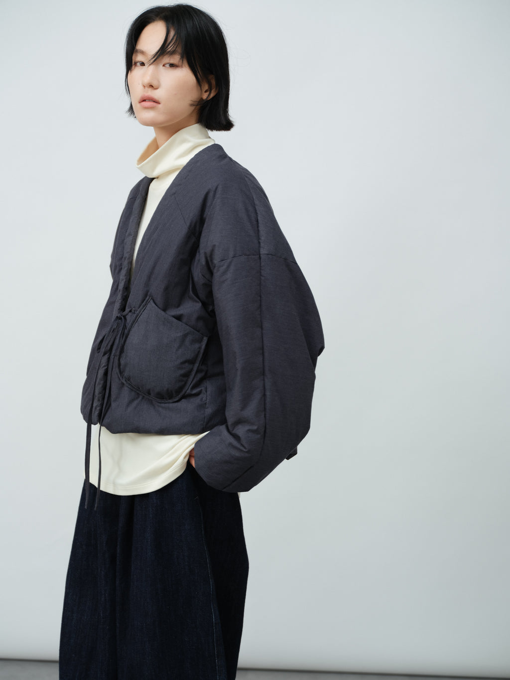 Vネックショート中綿ジャケット