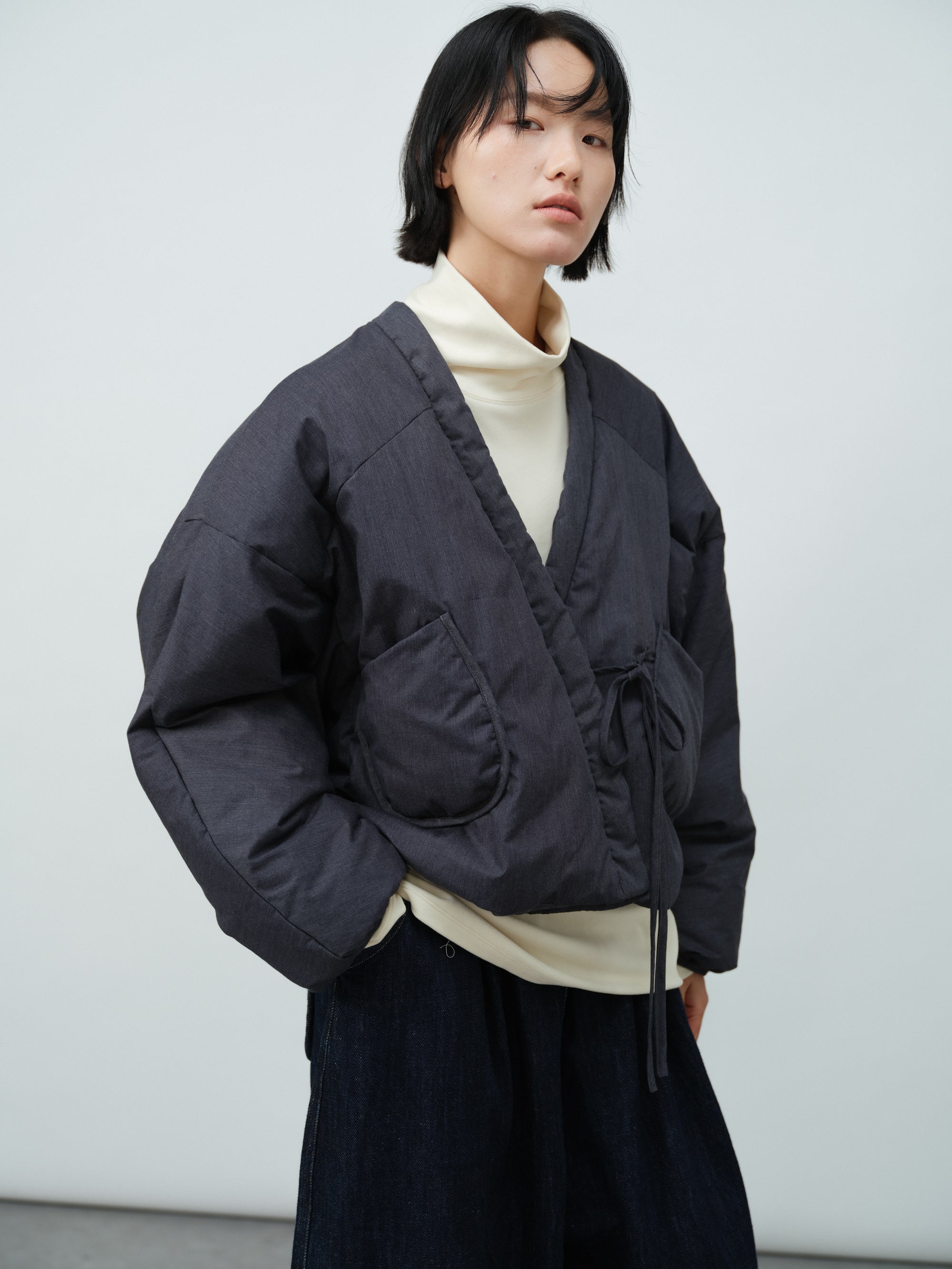 Vネックショート中綿ジャケット