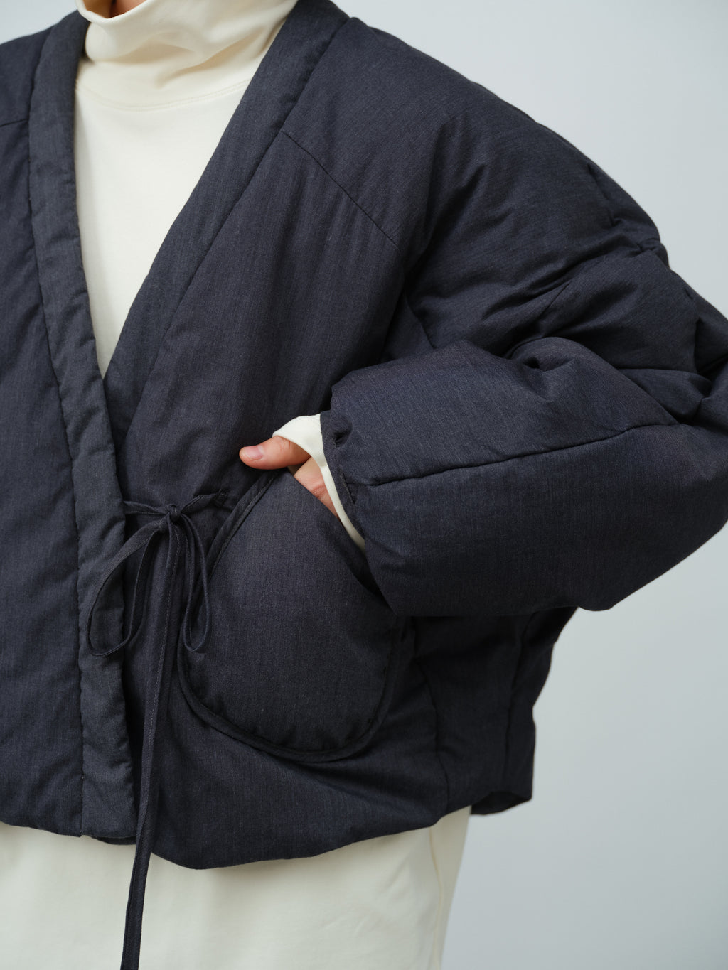 Vネックショート中綿ジャケット