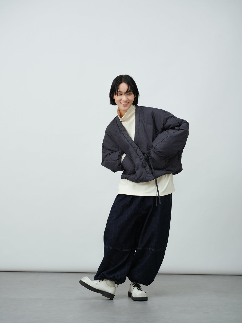 Vネックショート中綿ジャケット