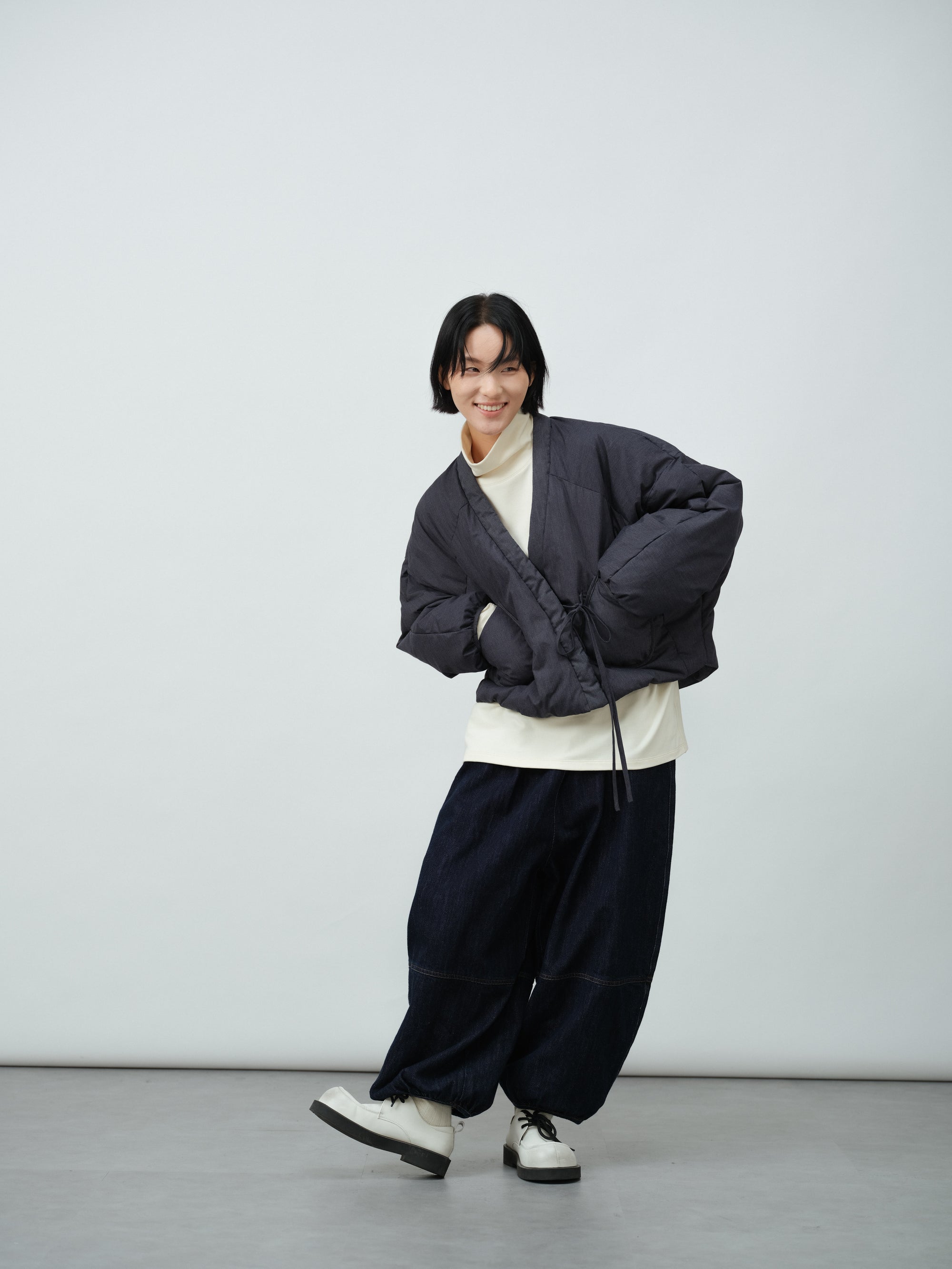 Vネックショート中綿ジャケット