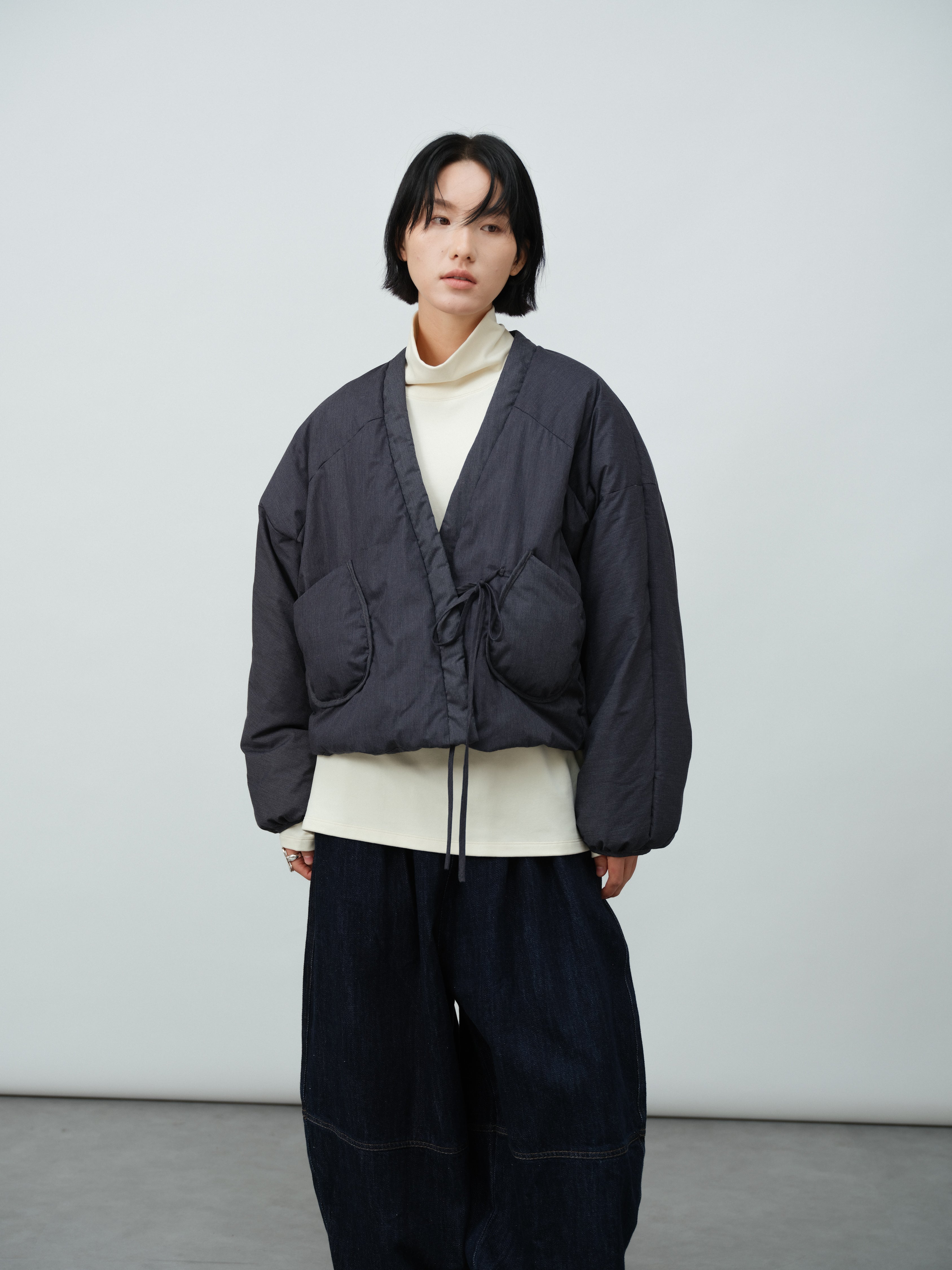 Vネックショート中綿ジャケット