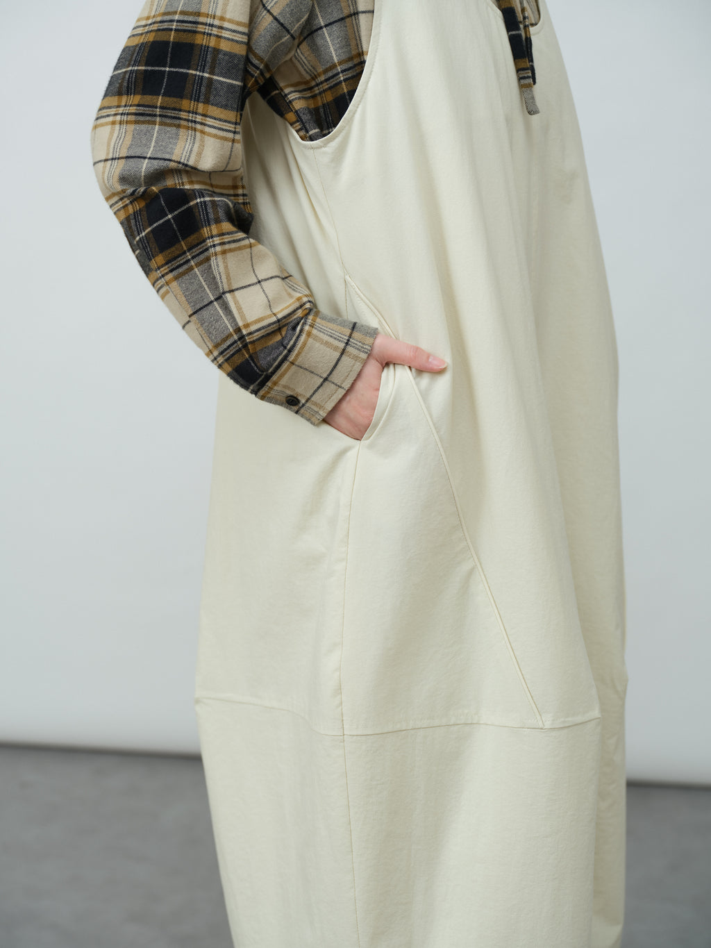 ノースリーブコクーンワンピース