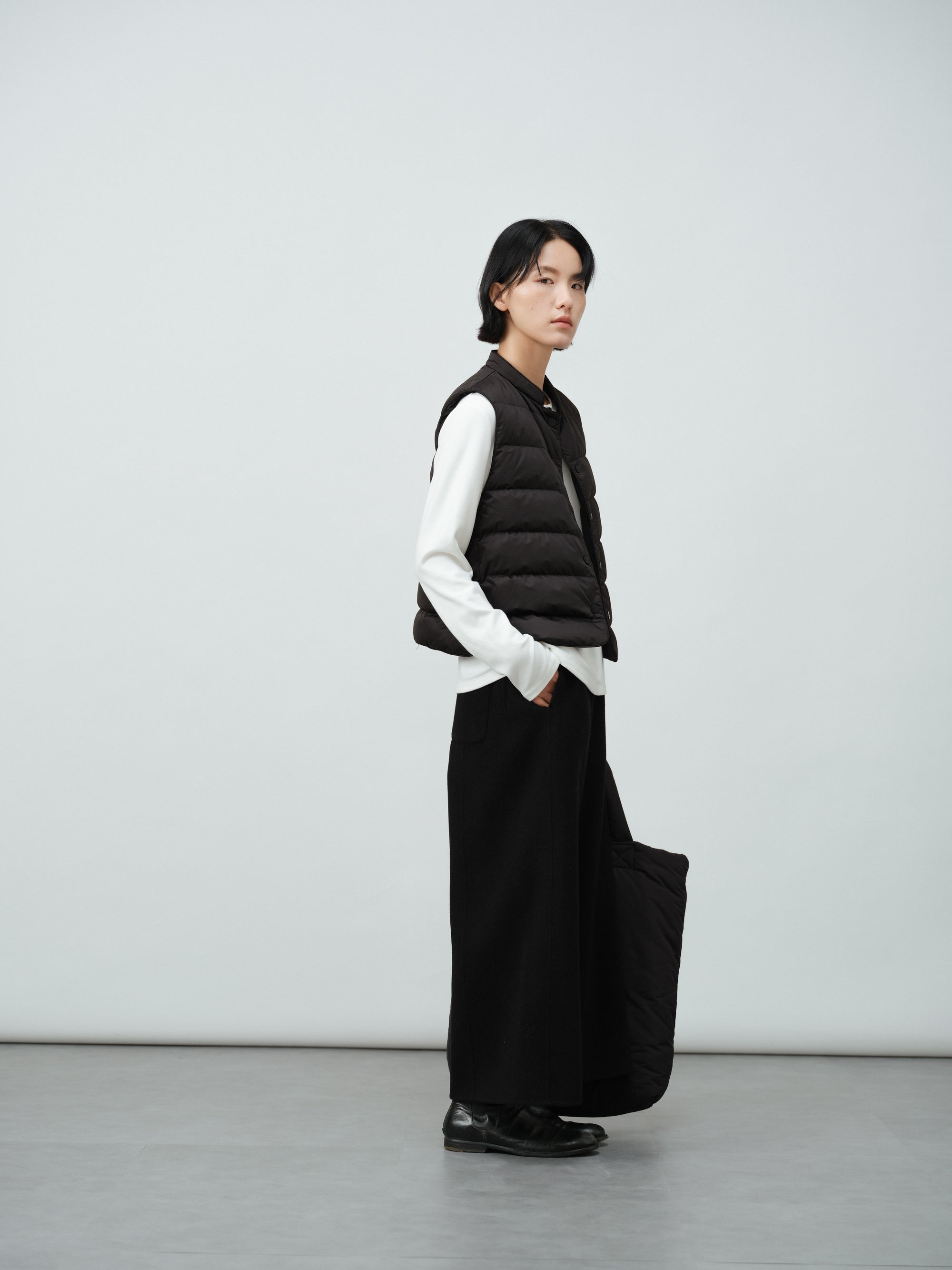 クルーネックデザインブラウス