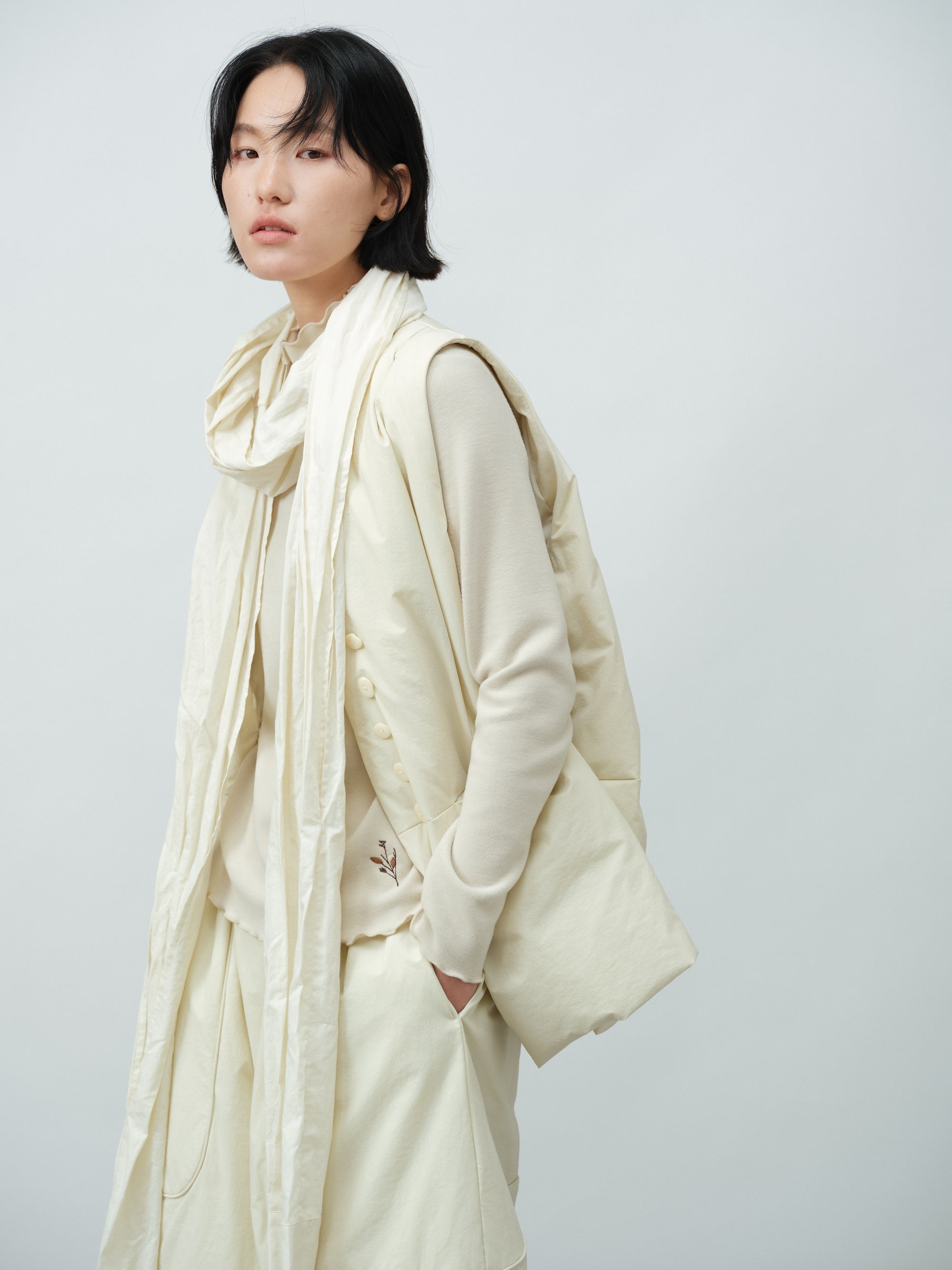 Vネックダウンベスト