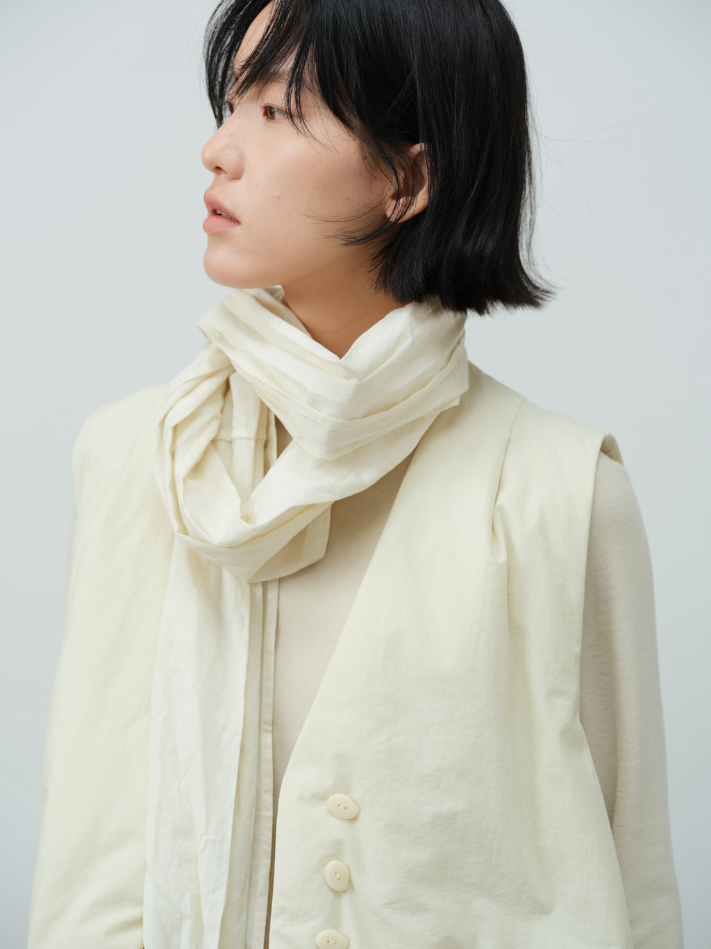 Vネックダウンベスト