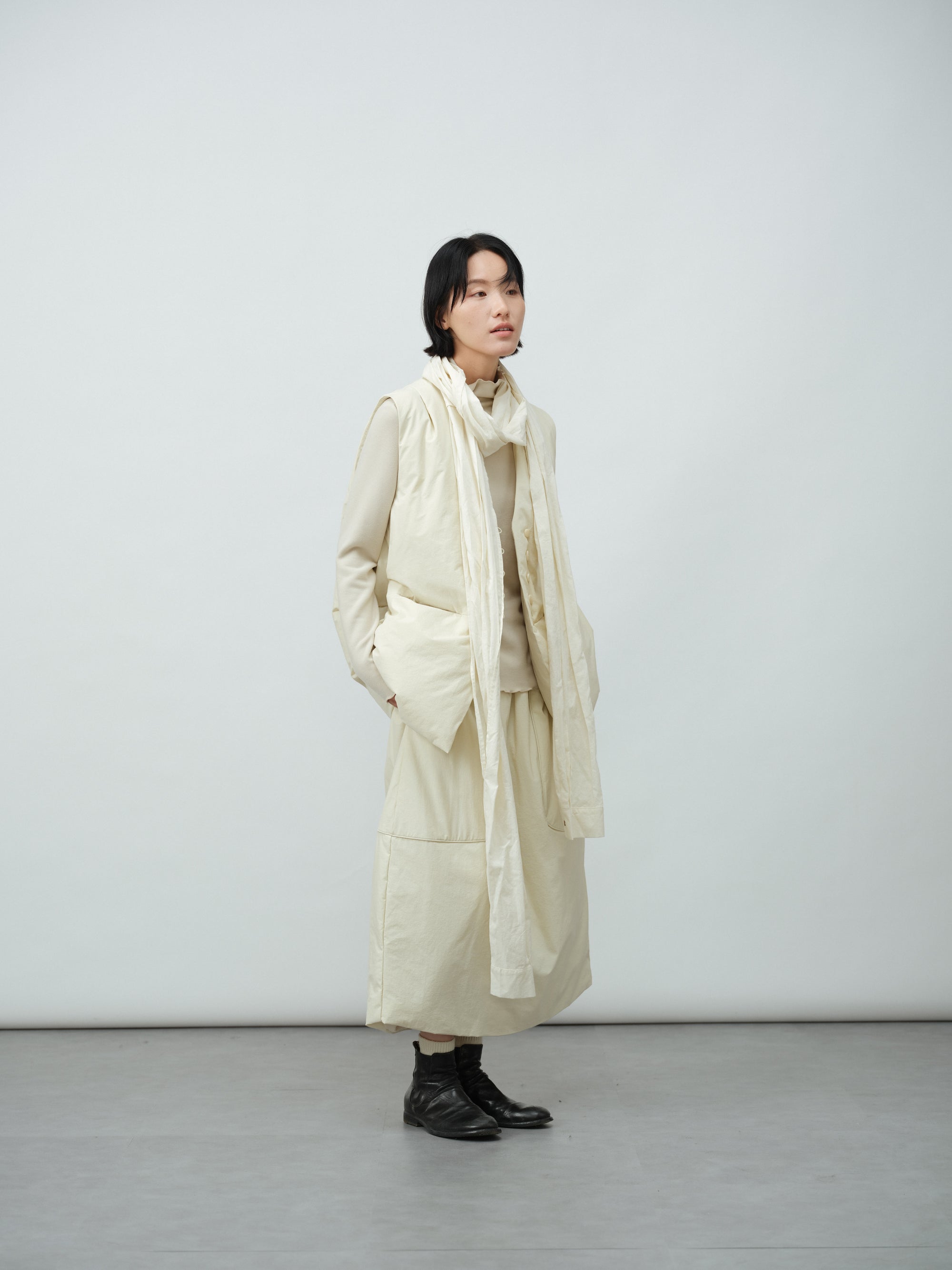 Vネックダウンベスト