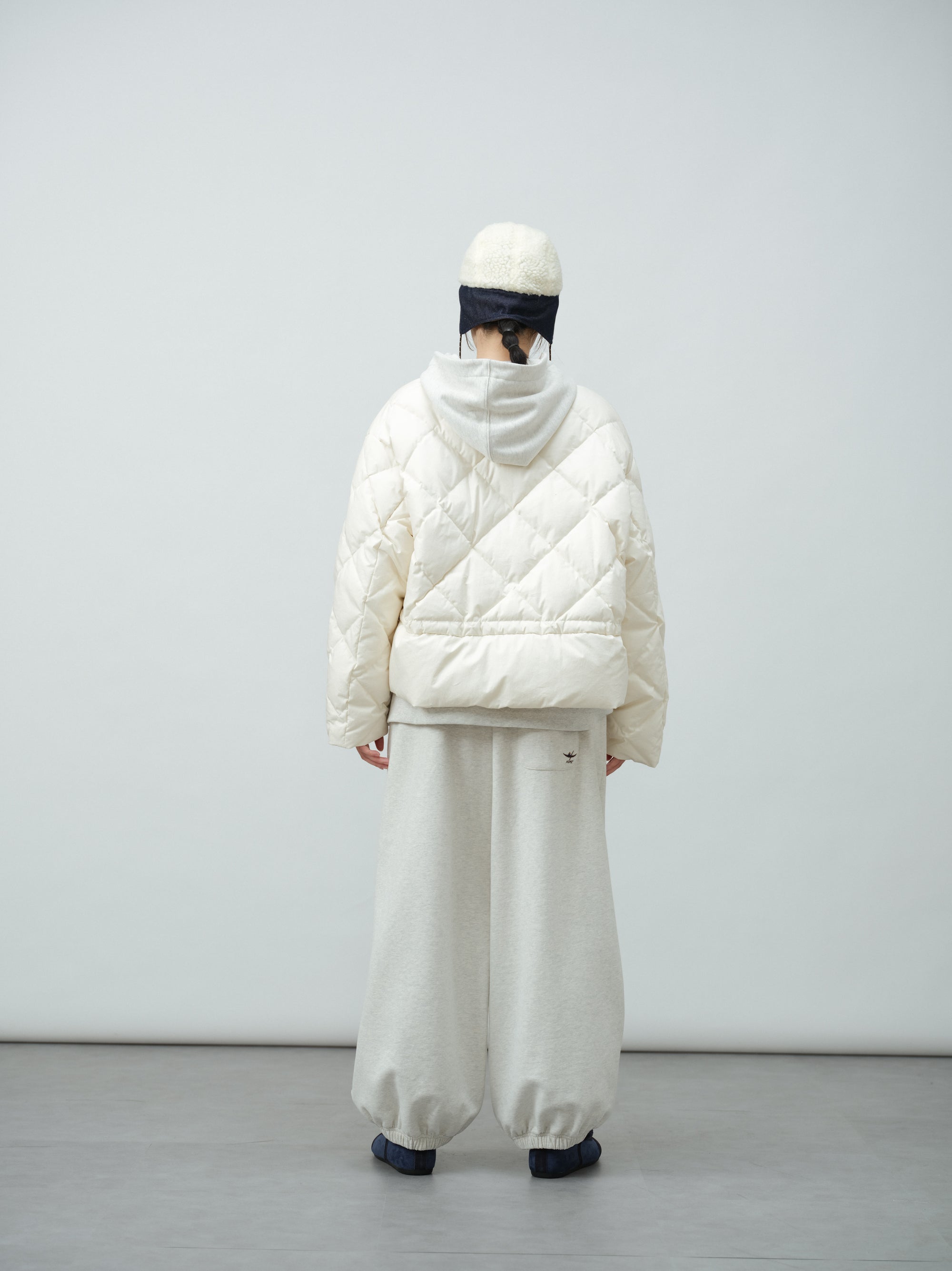 Vネック引紐ショートダウン