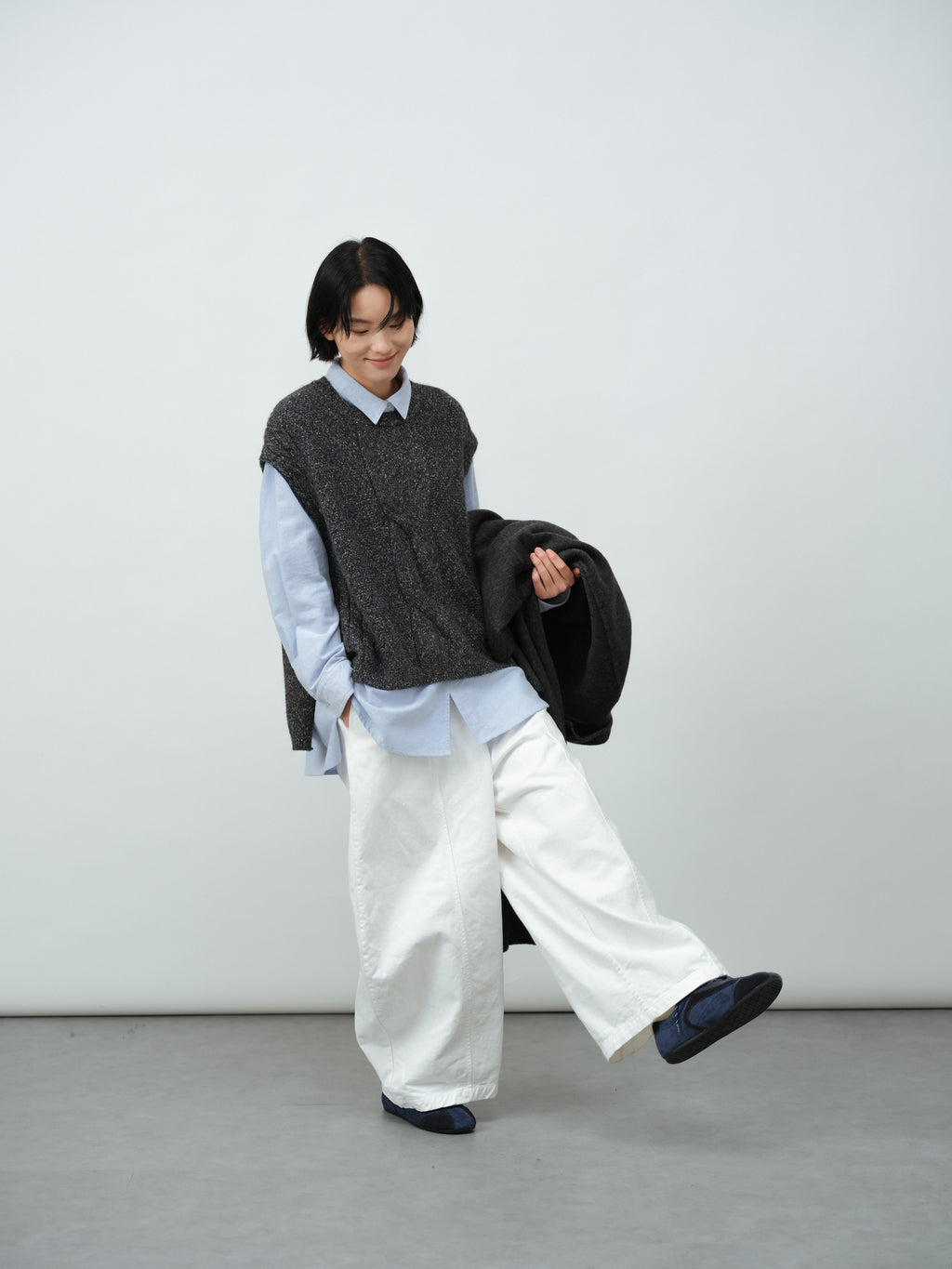 北欧風ケーブルニットベスト