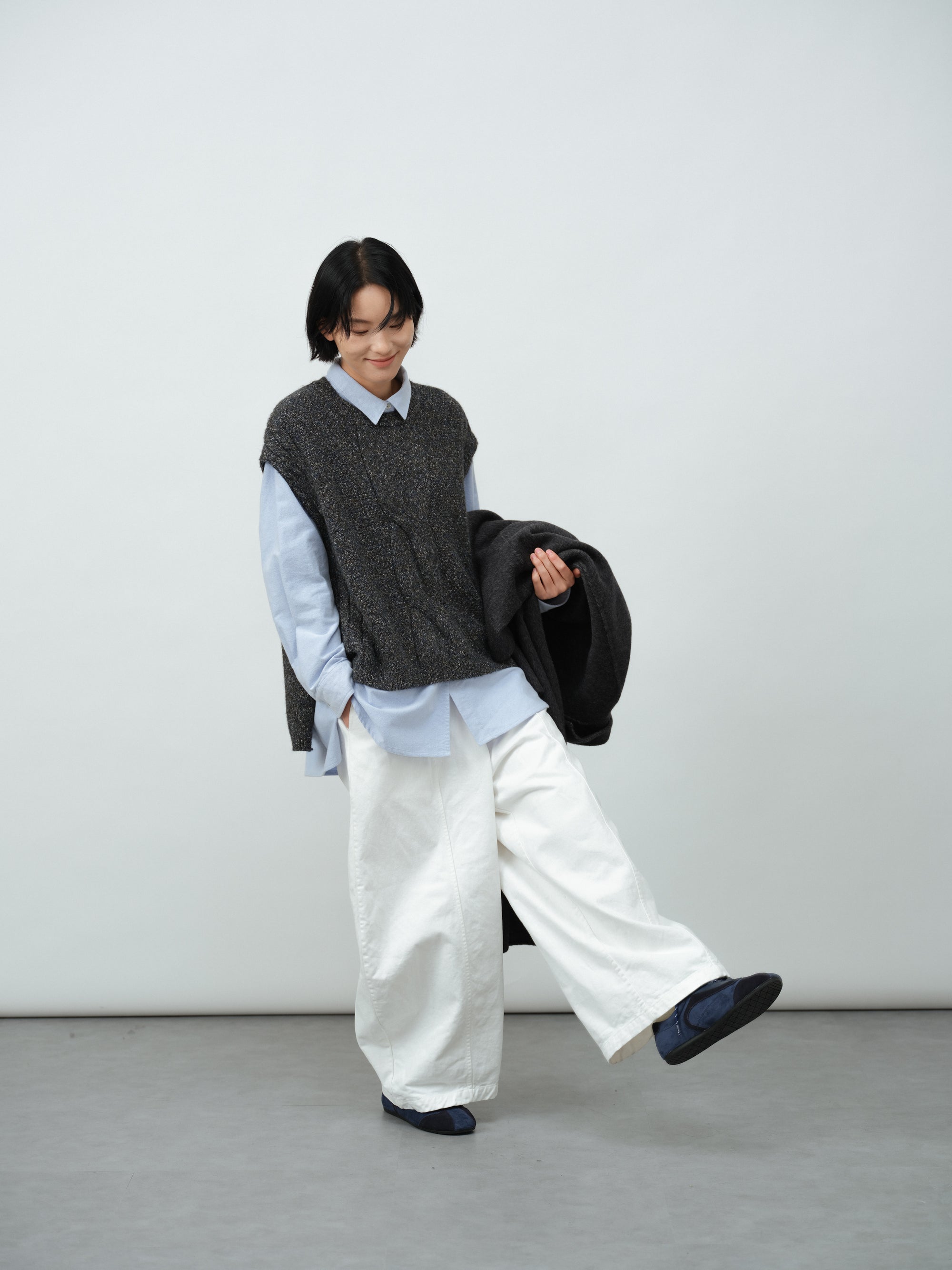 北欧風ケーブルニットベスト