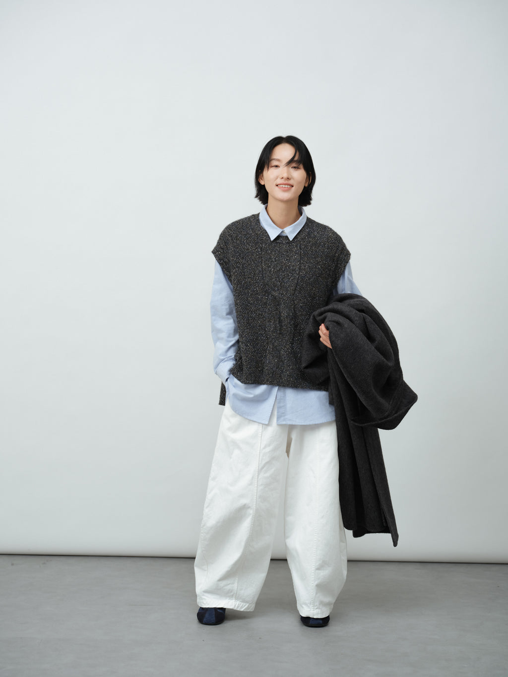 北欧風ケーブルニットベスト