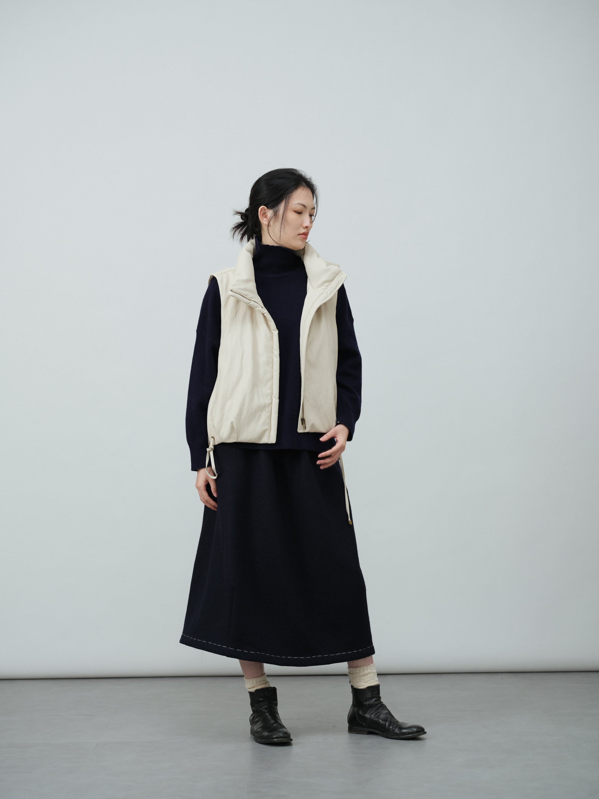 ハイネックアシンメトリーニット