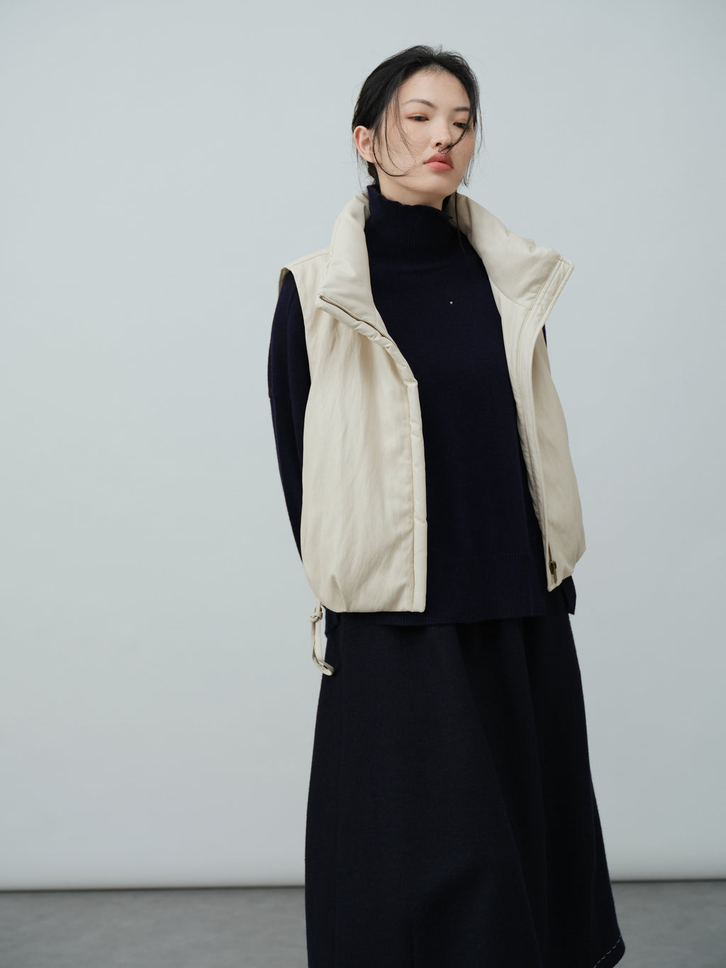 ハイネックアシンメトリーニット