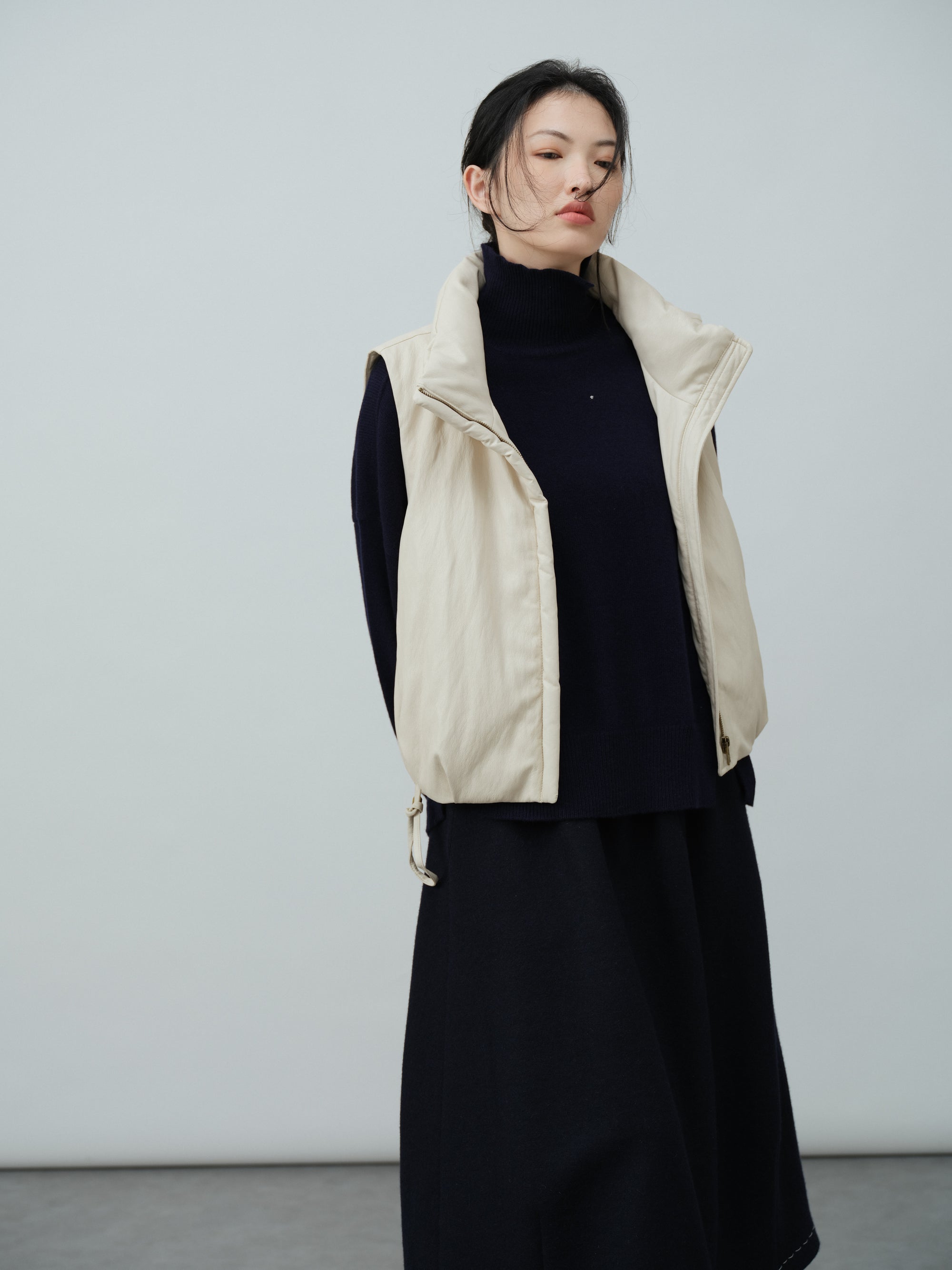 ハイネックアシンメトリーニット