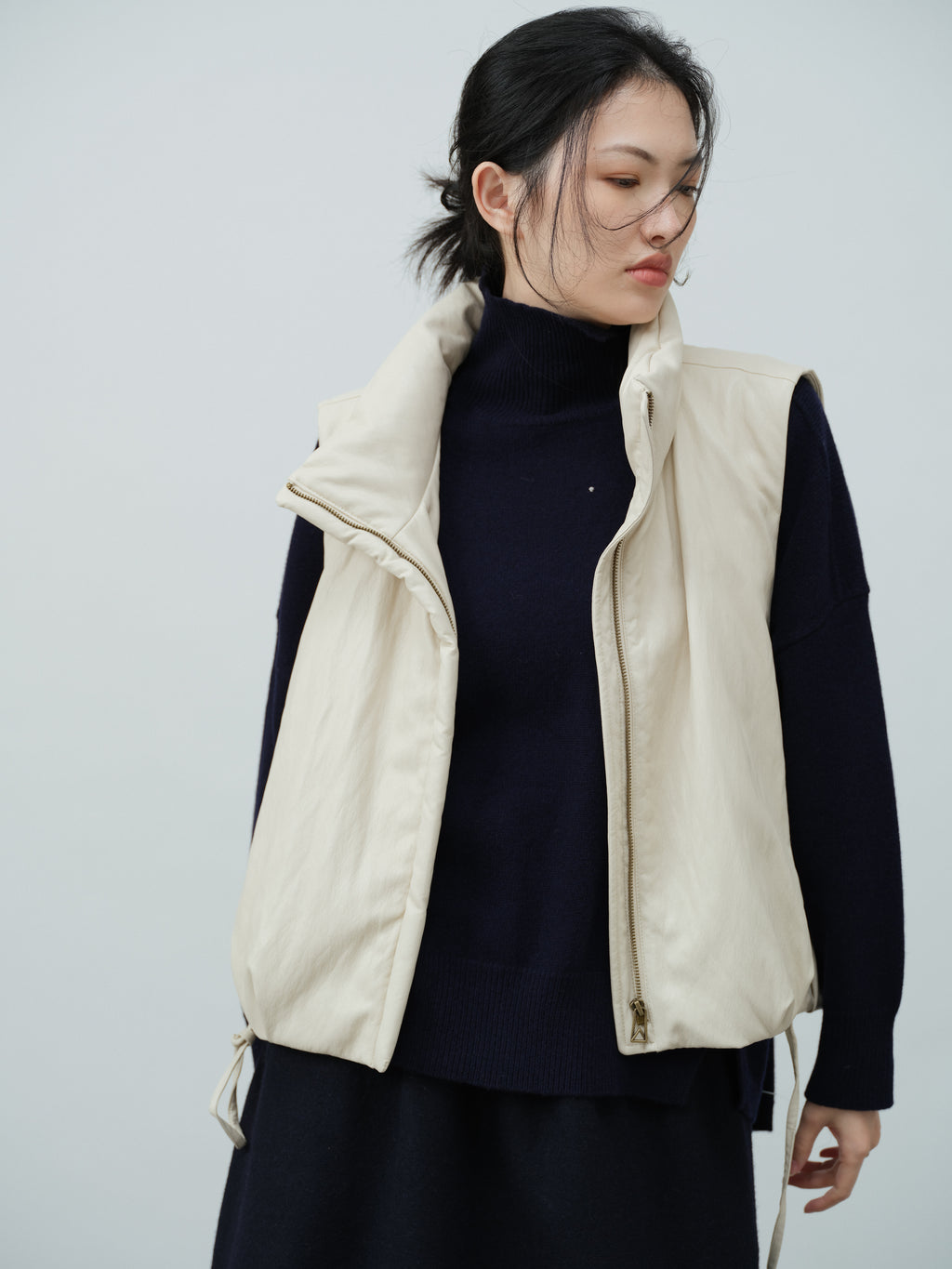 ハイネックアシンメトリーニット