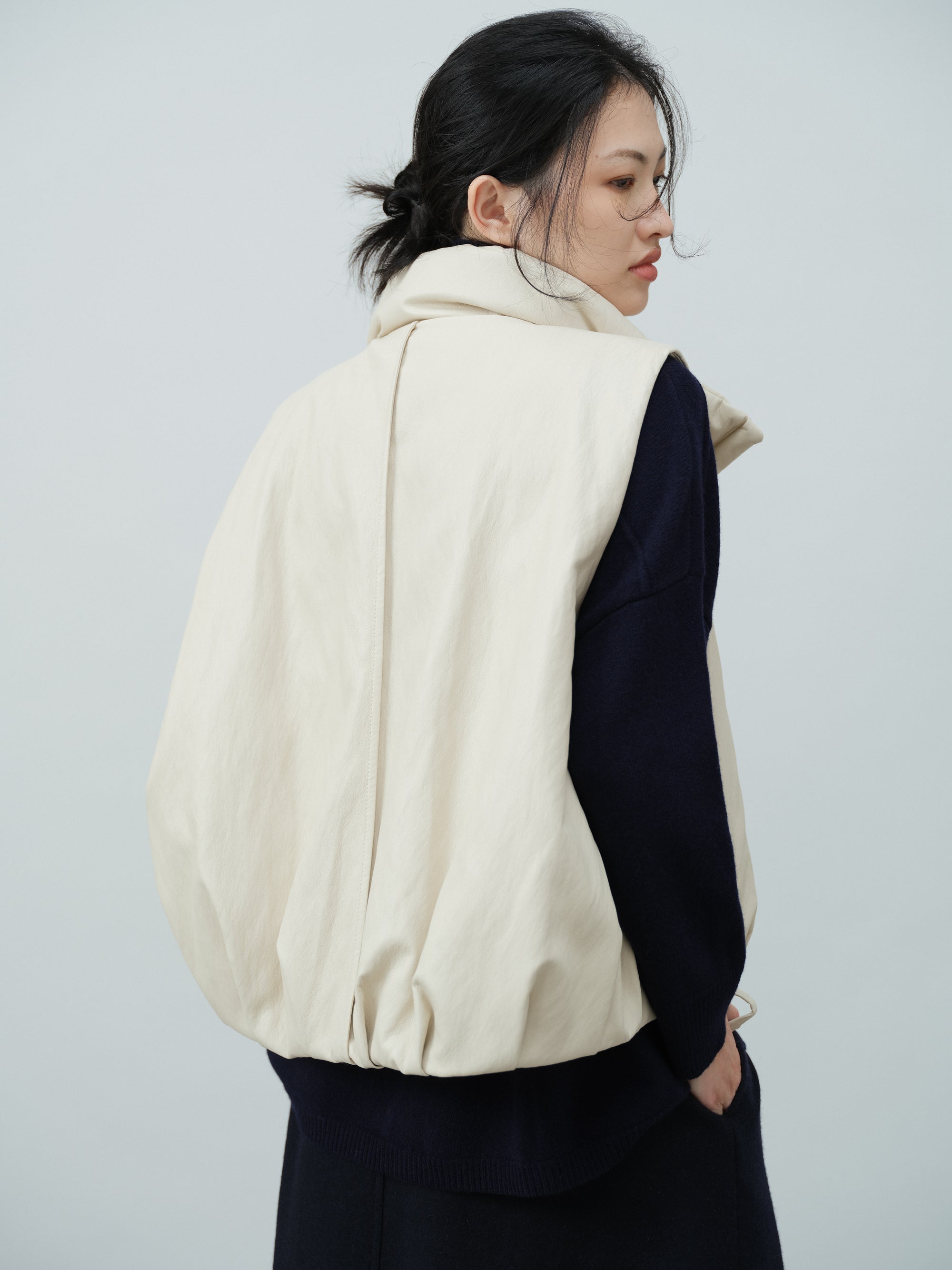 フェイクレザーダウンベスト