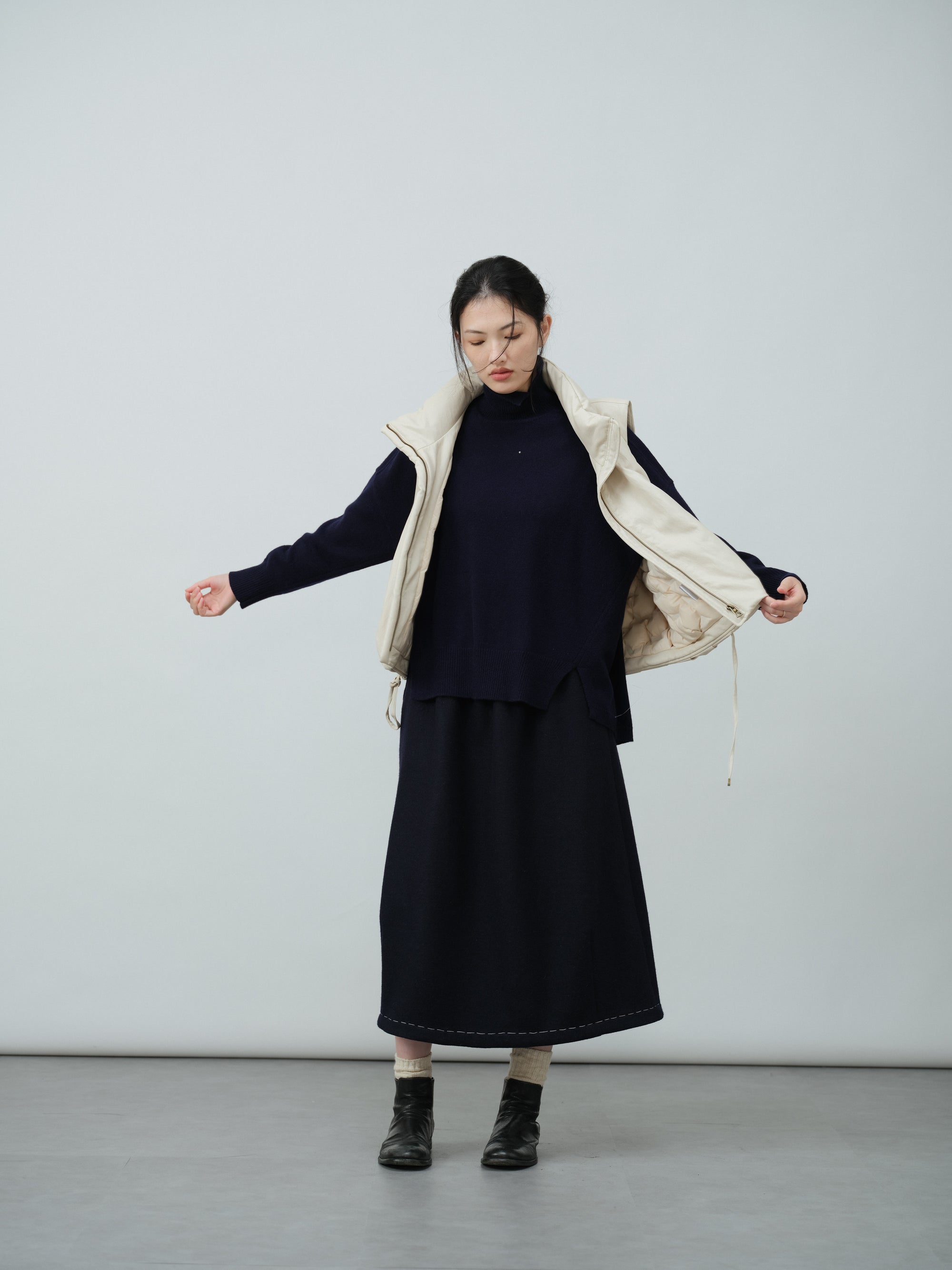 ハイネックアシンメトリーニット