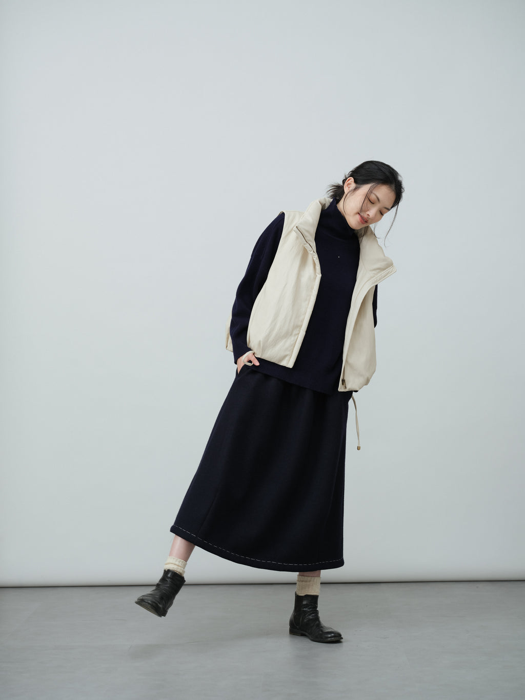 ハイネックアシンメトリーニット