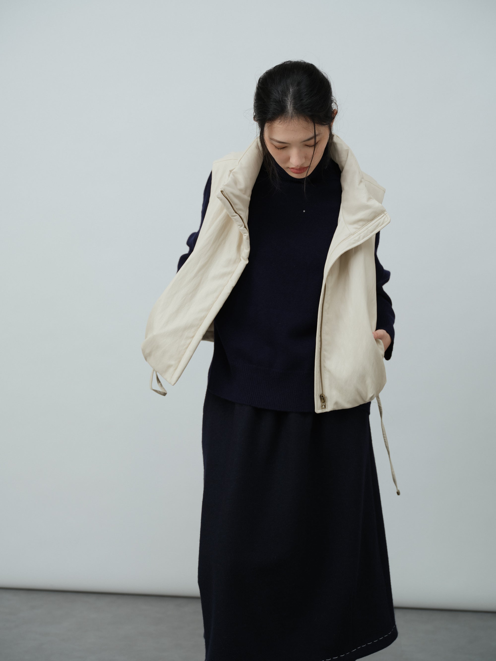 ハイネックアシンメトリーニット