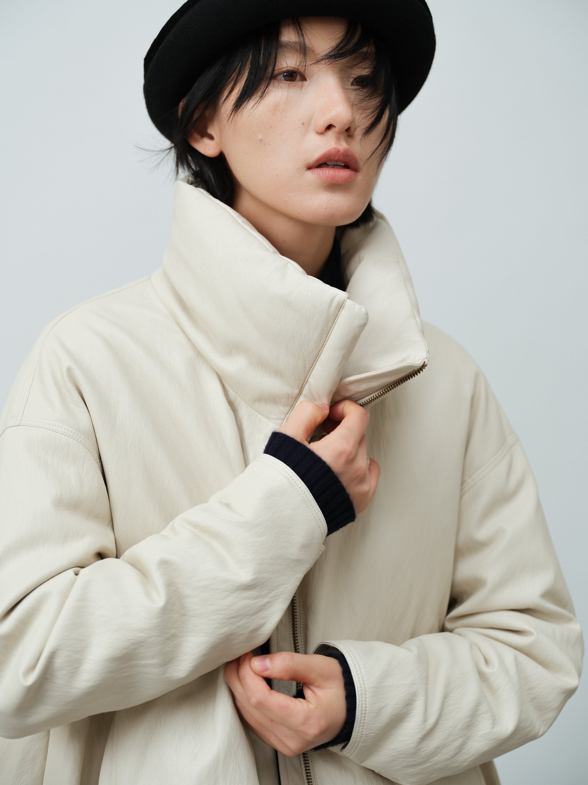 フェイクレザーショートダウン