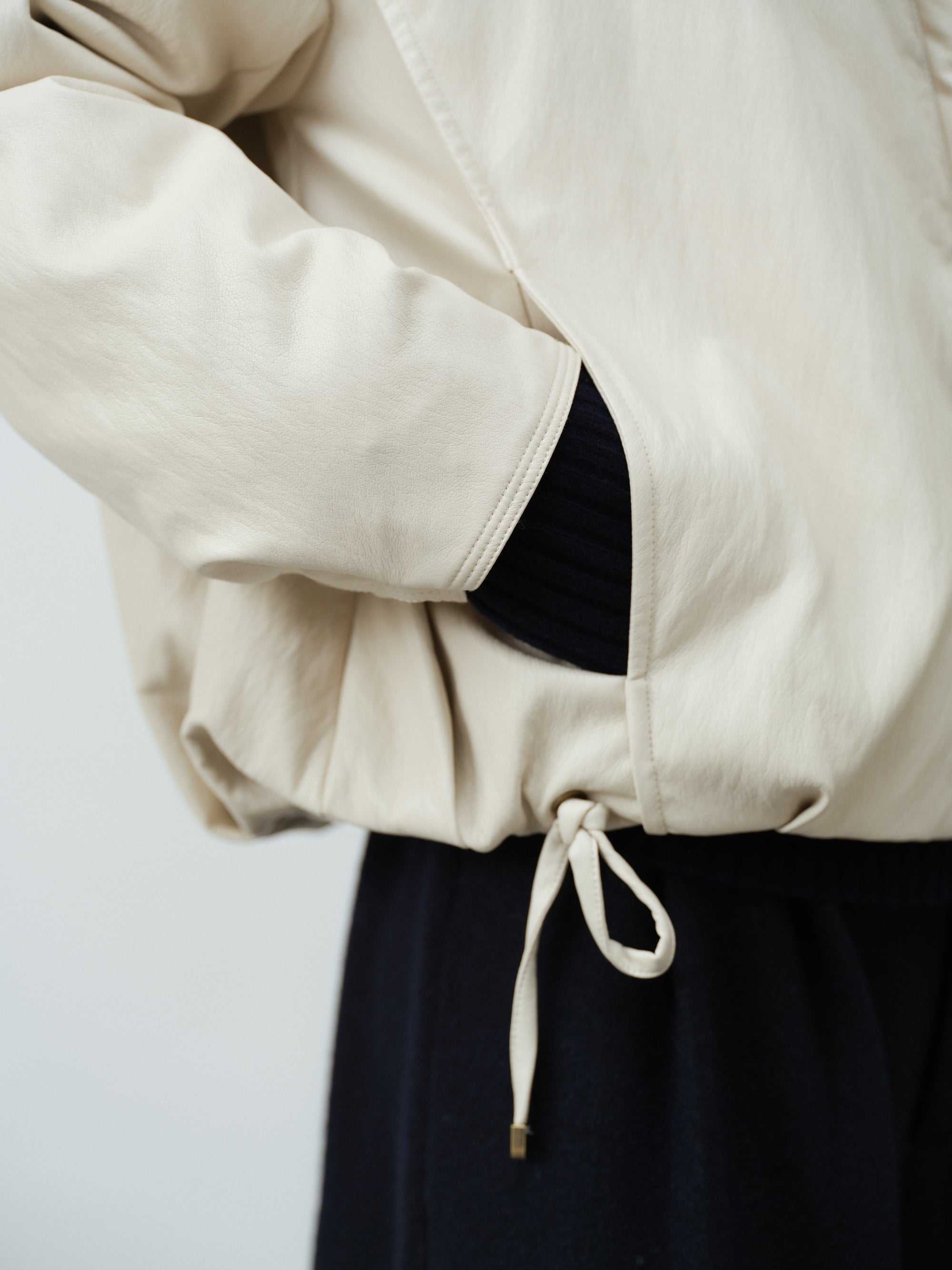 フェイクレザーショートダウン