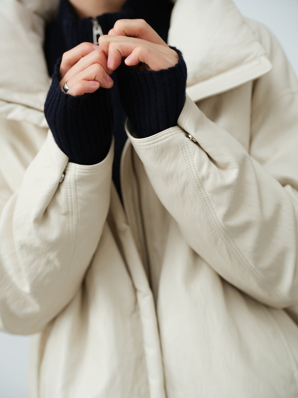 フェイクレザーショートダウン