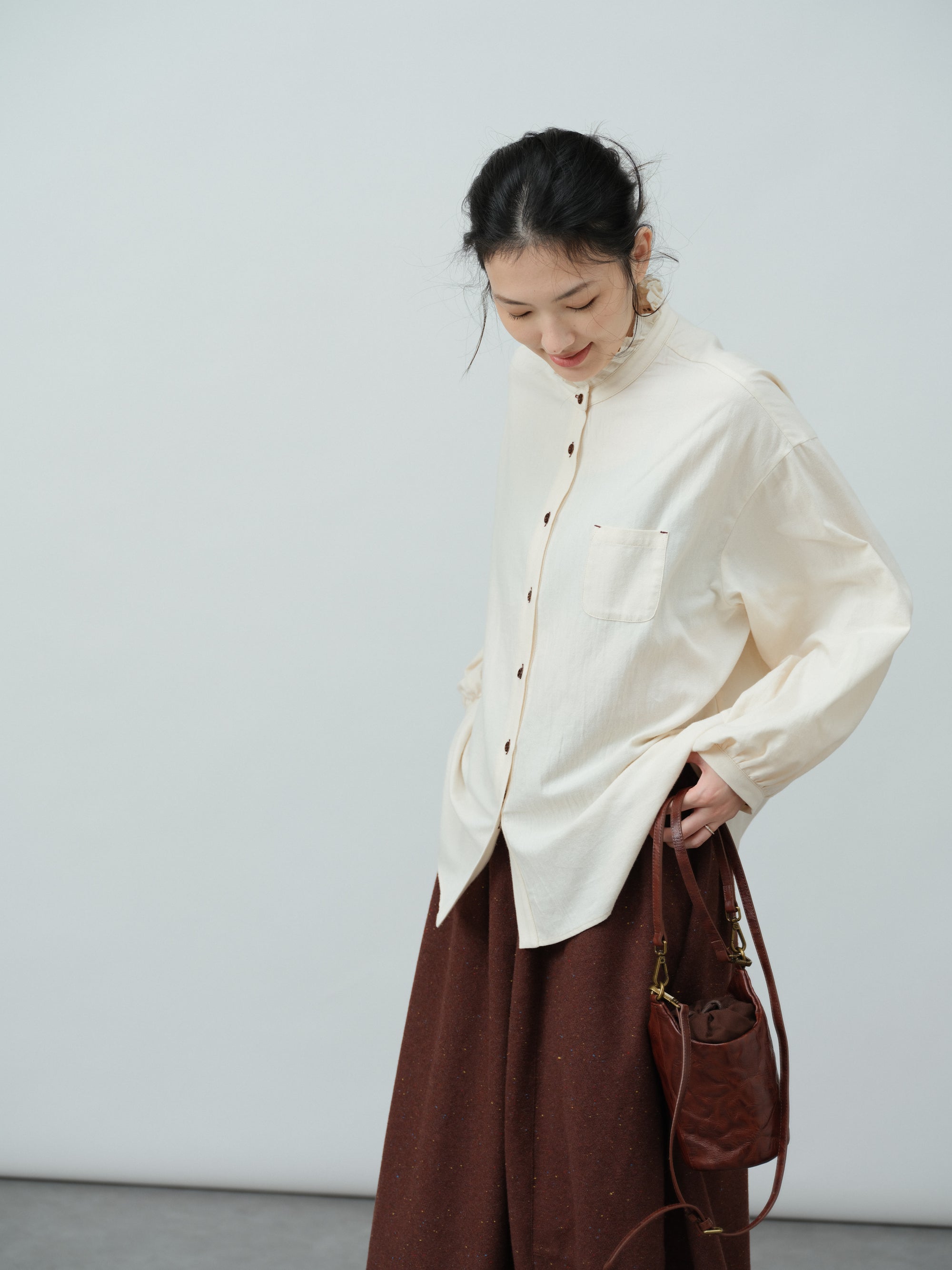 フリルカラーブラウス