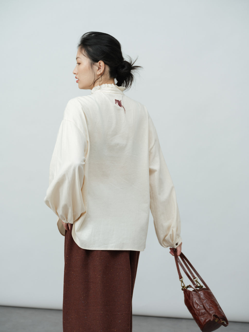 フリルカラーブラウス