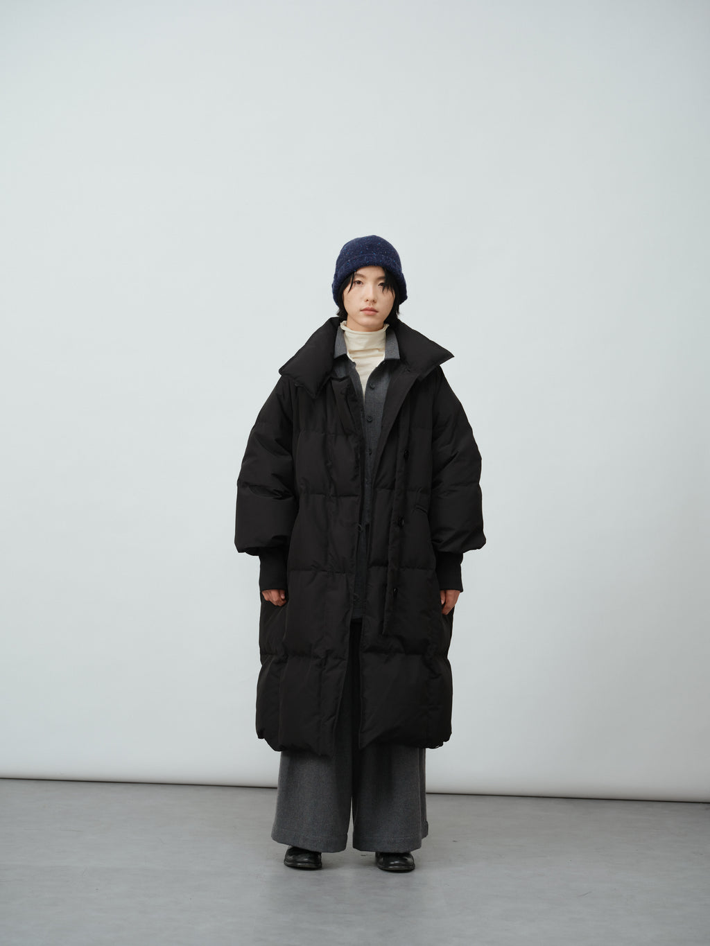 スタンドカラーダウンコート