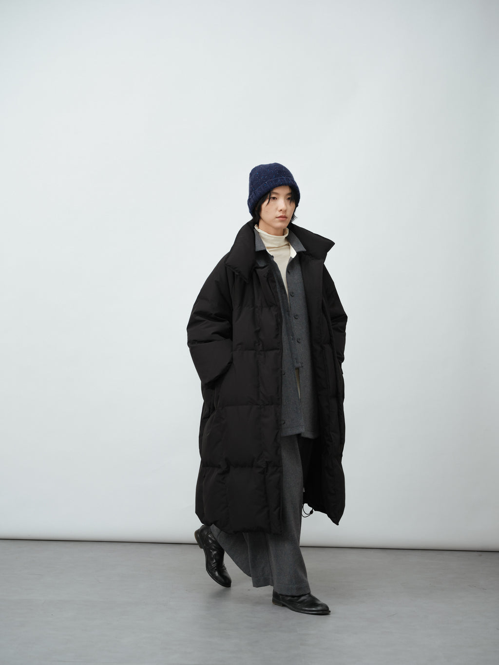 スタンドカラーダウンコート