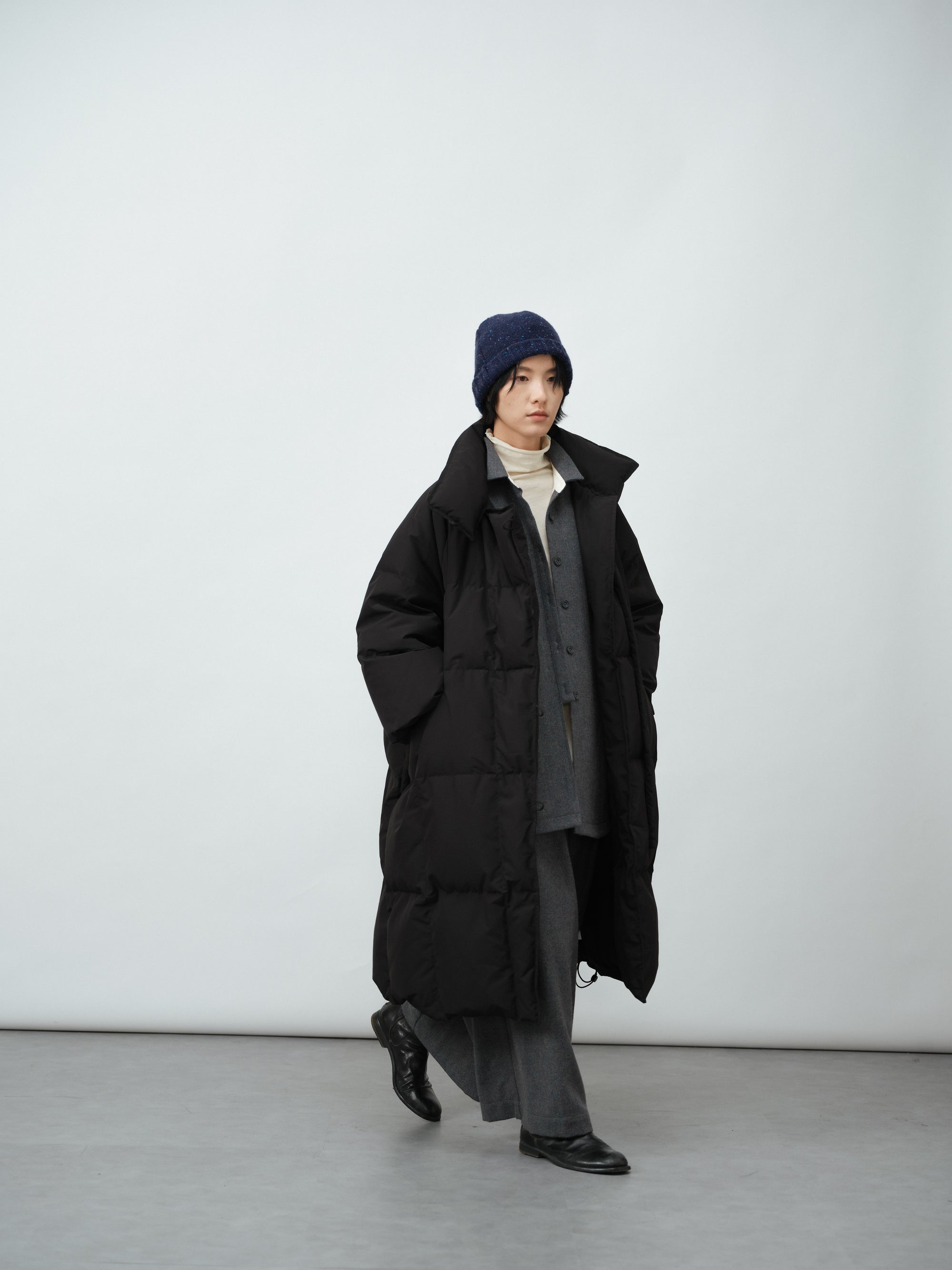 スタンドカラーダウンコート